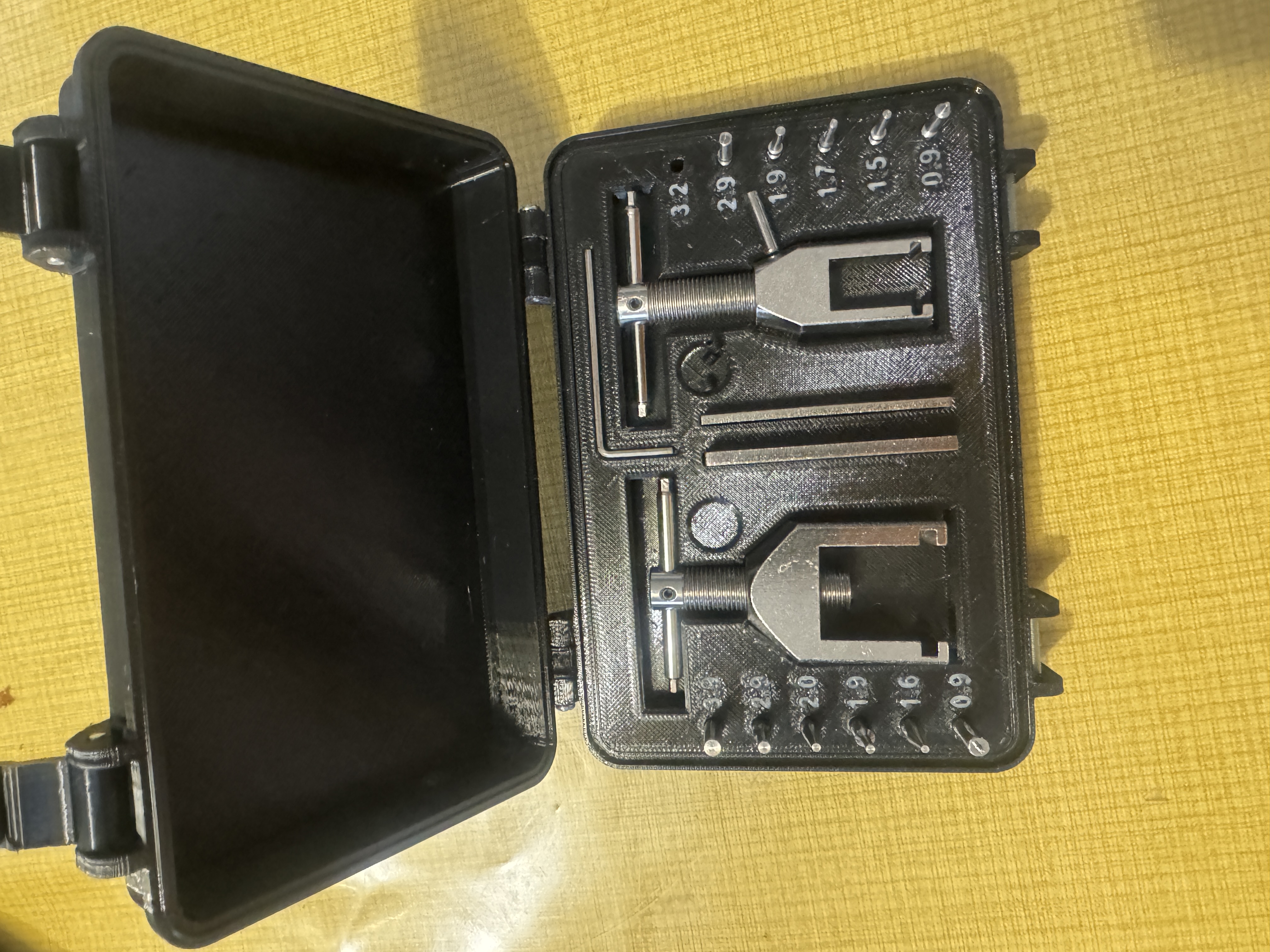 Motor gear extractor box