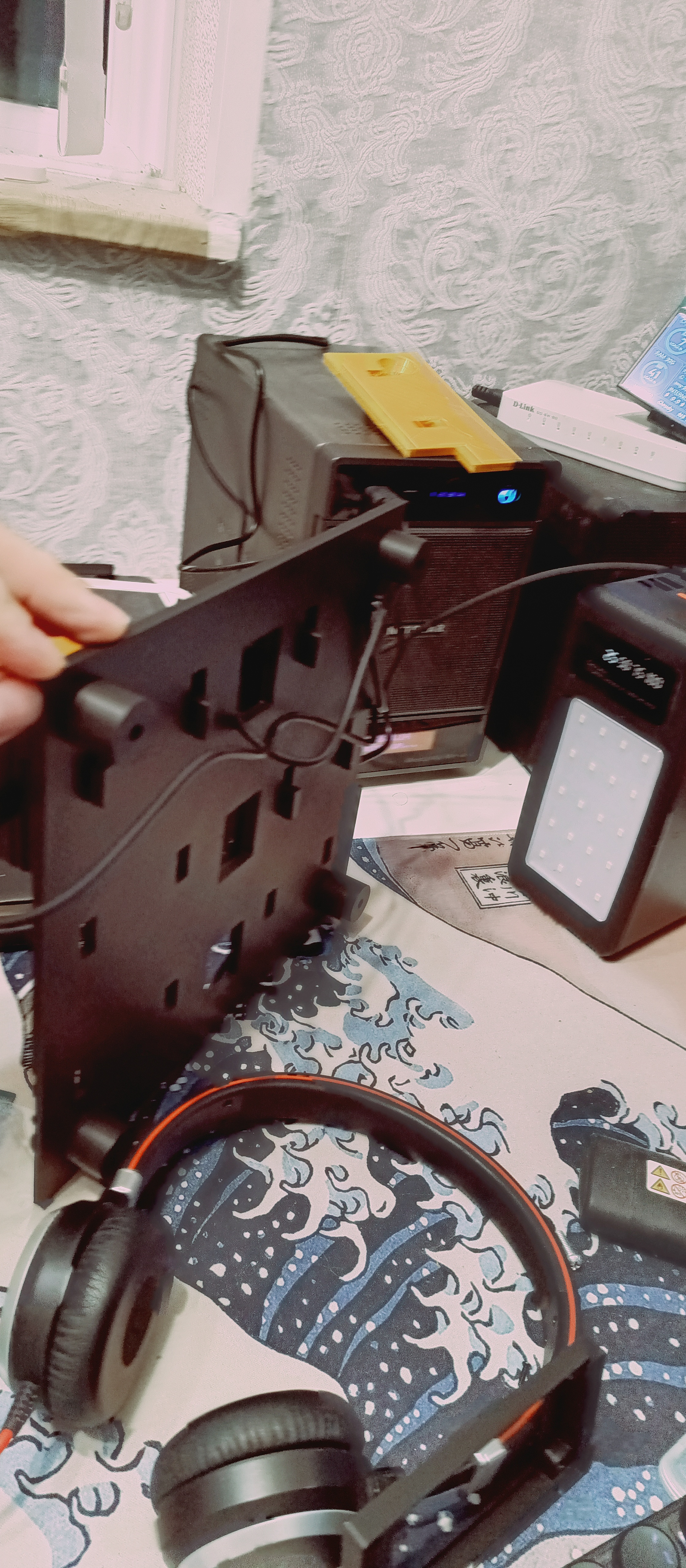 ESP32 2432S028 Nerdminer wall mount