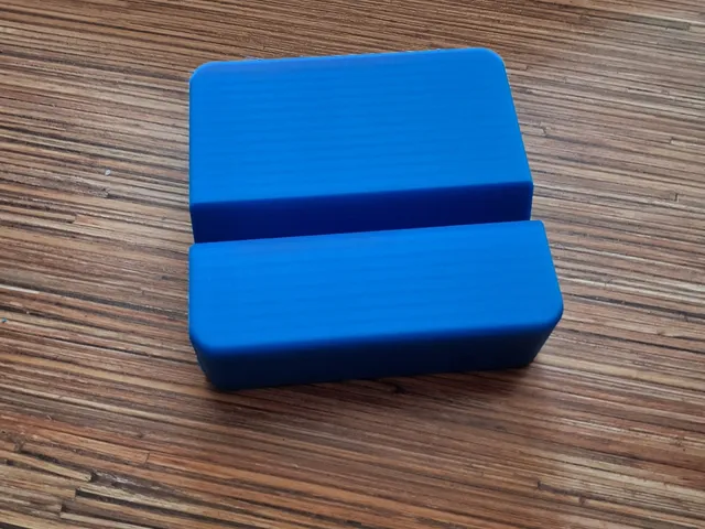 Simple Beefy Phone/Tablet Stand (Parametric)