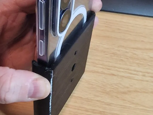 S26 ultra in Samsung maglock clear case for a brodit pivoting mount