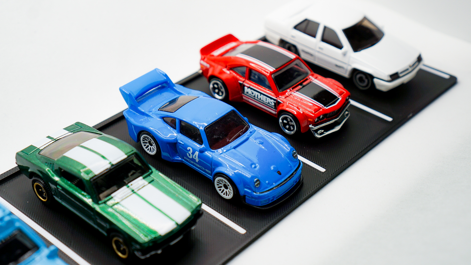 Parking Lot (5 Stalls) - 1:64 Scale Diorama — thumbnail 14