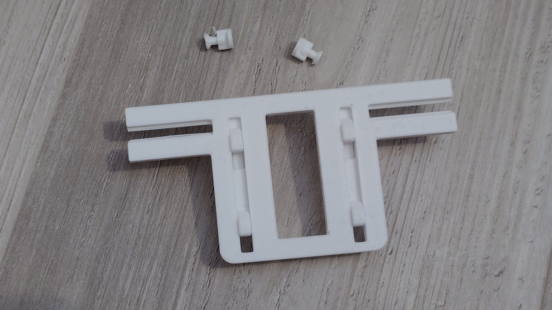 Skadis router attachment bracket - shortened and screwless