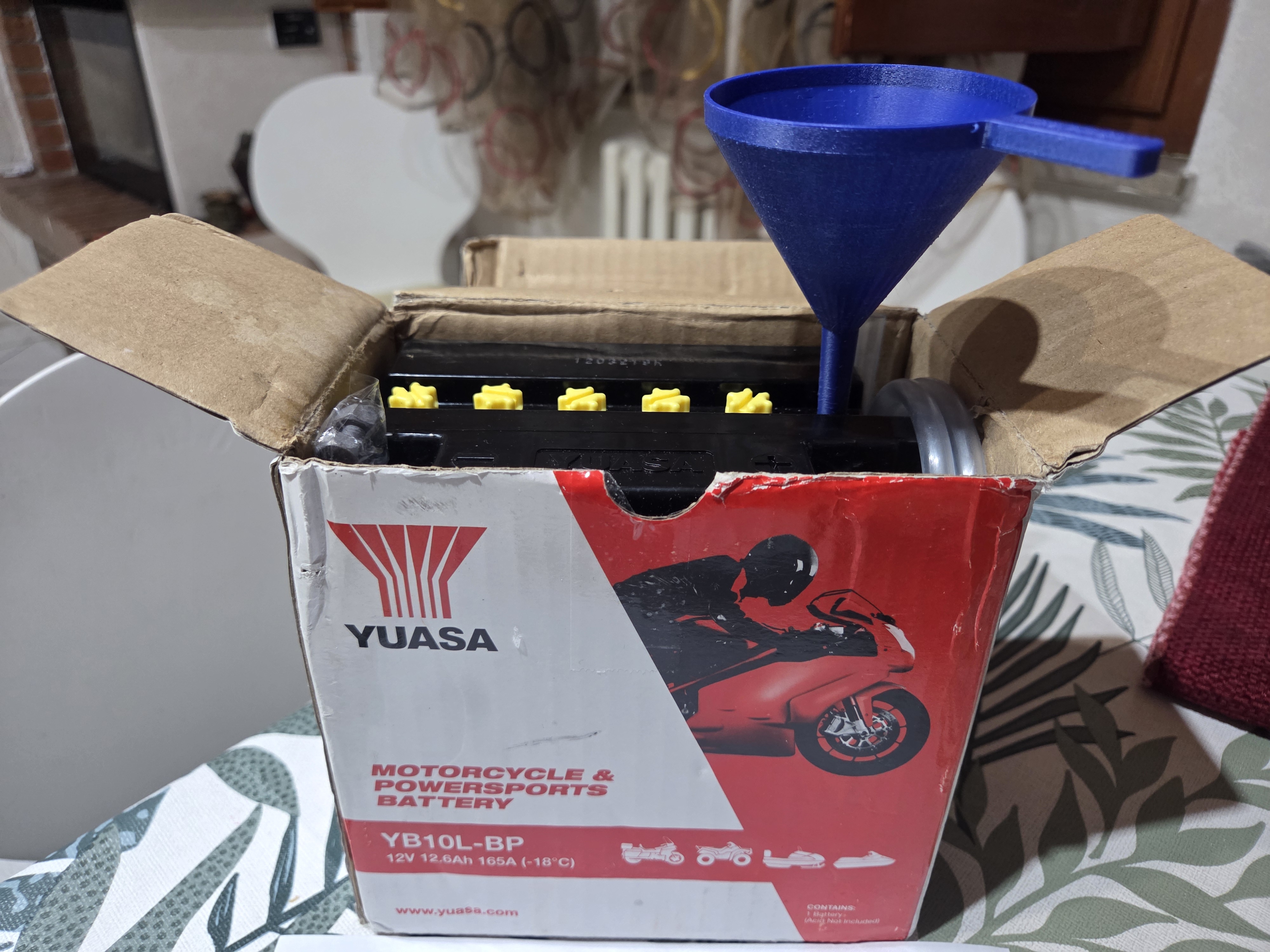 Imbuto per inserimento liquidi nelle BATTERIE Scouter- Moto-Auto