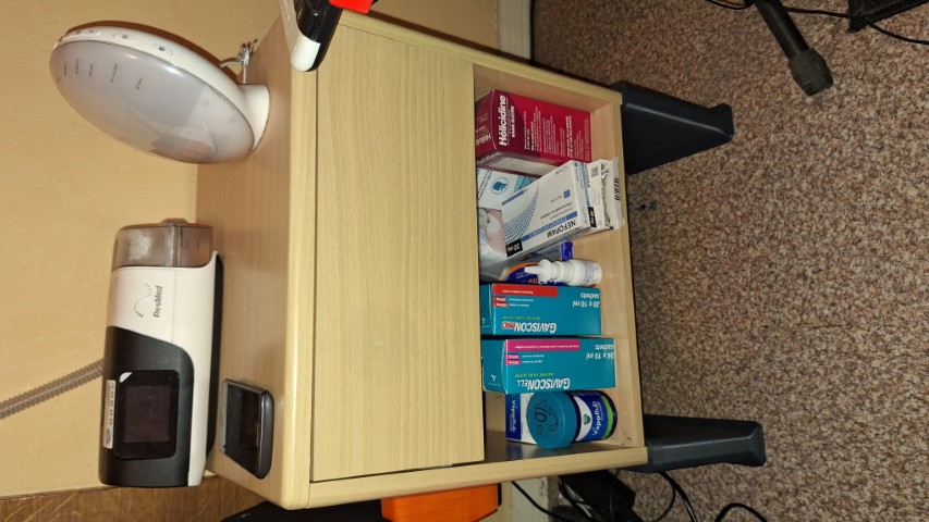 Bedside table surelevator