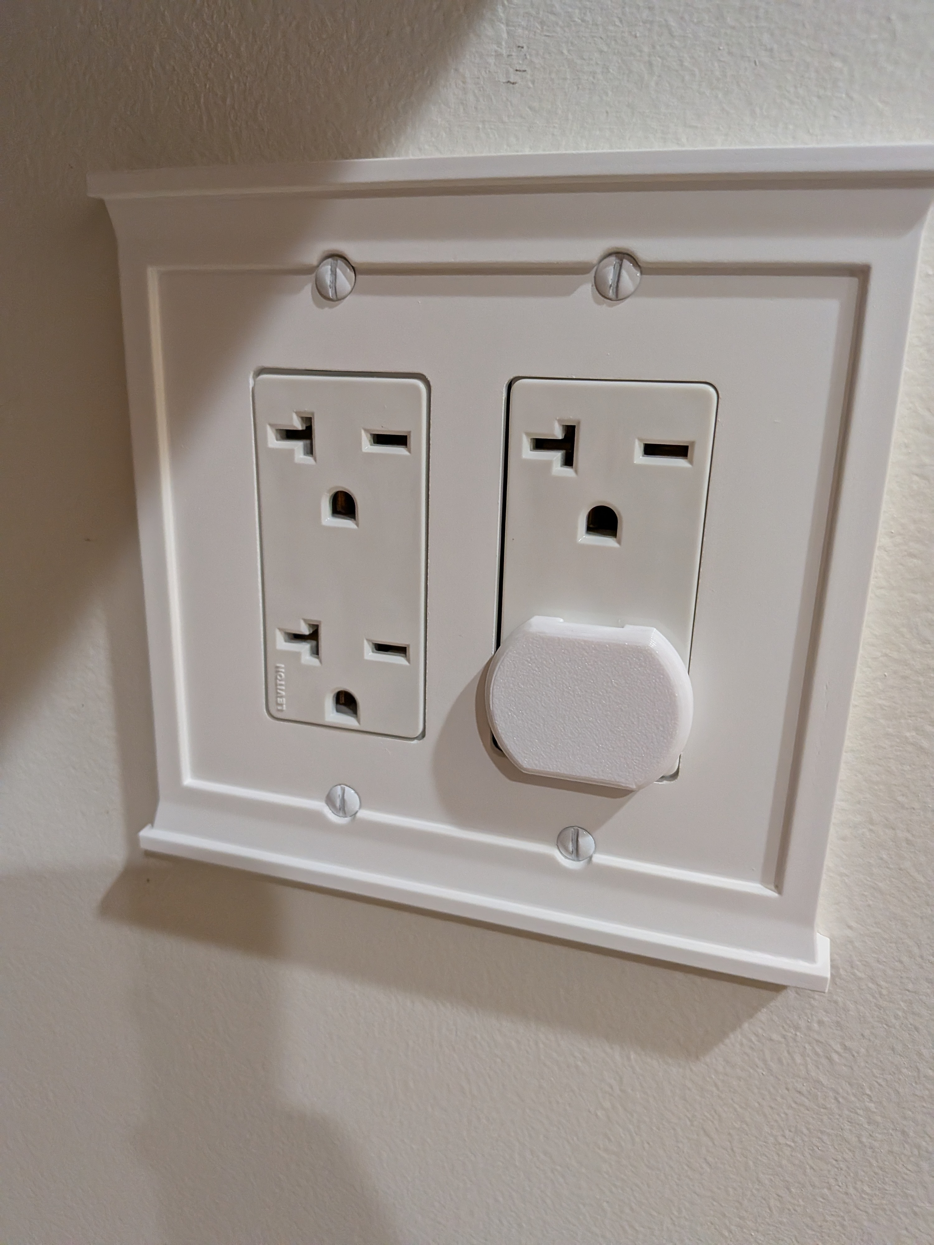 Outlet Safety Cover NEMA 6-20 / 6-15