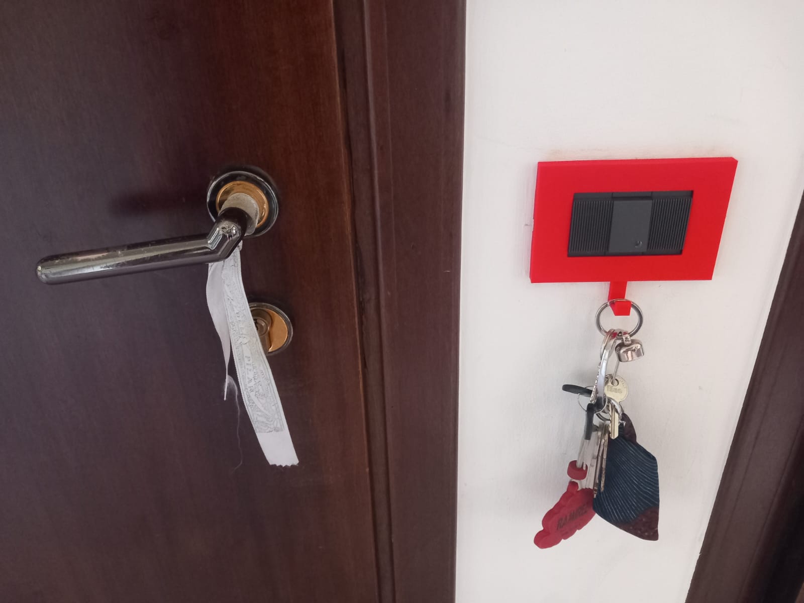 Faceplate with hook - 3 modules - compatible with Vimar IDEA