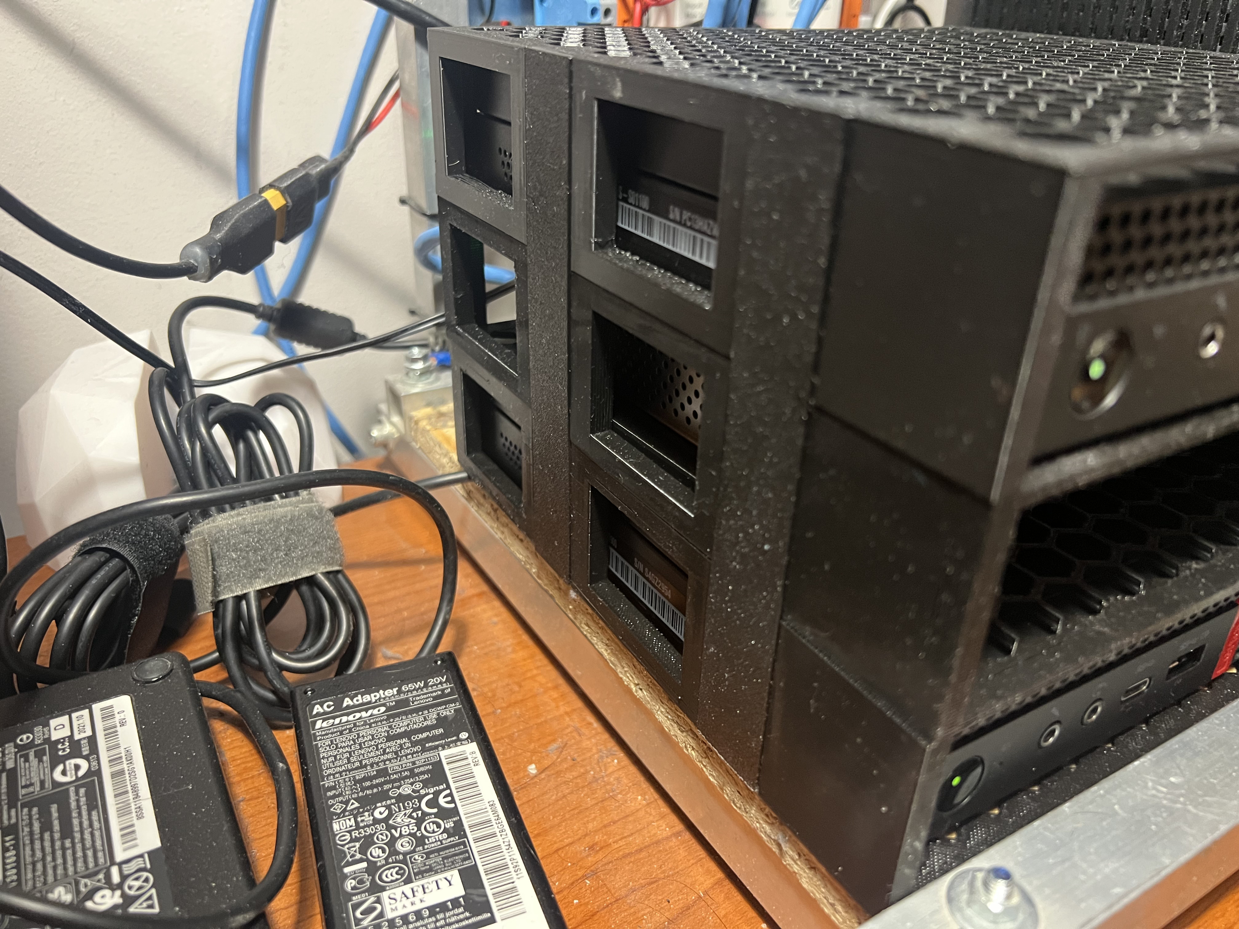 Lenovo M920 Stack - no screw connectors