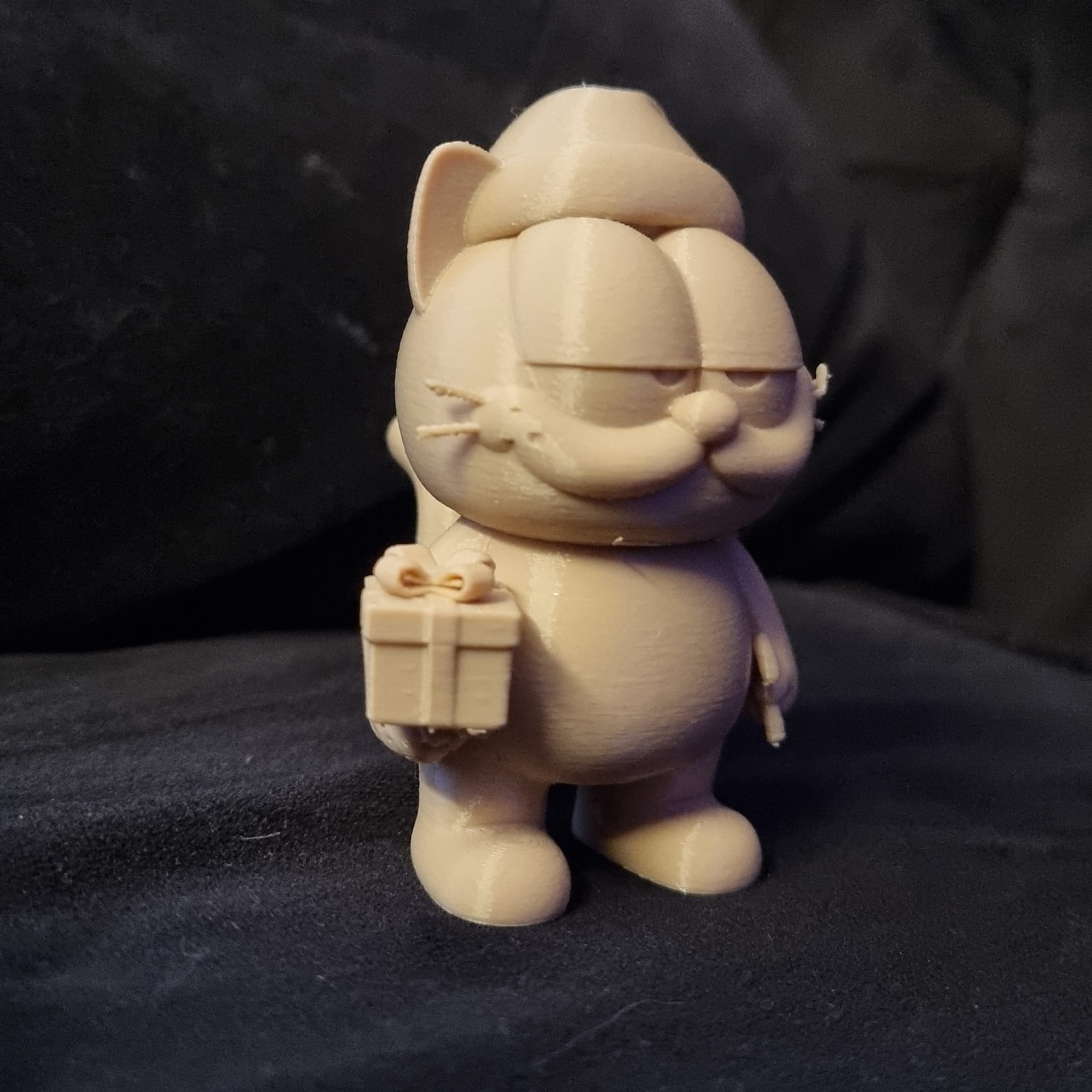 Garfield christmas figurine