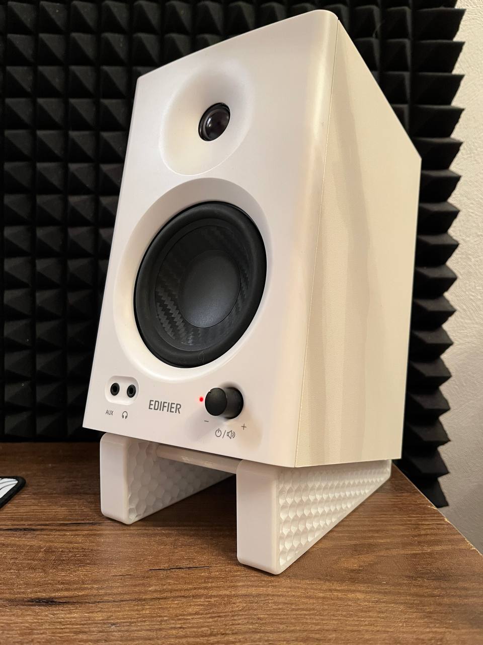 EDIFIER MR4 stand