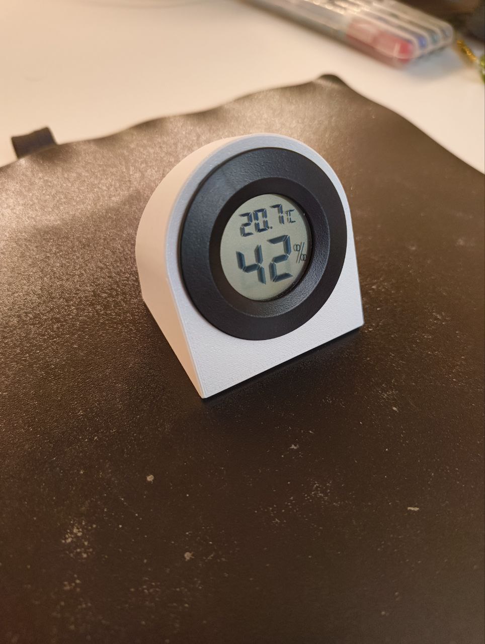 Simple hygrometer holder