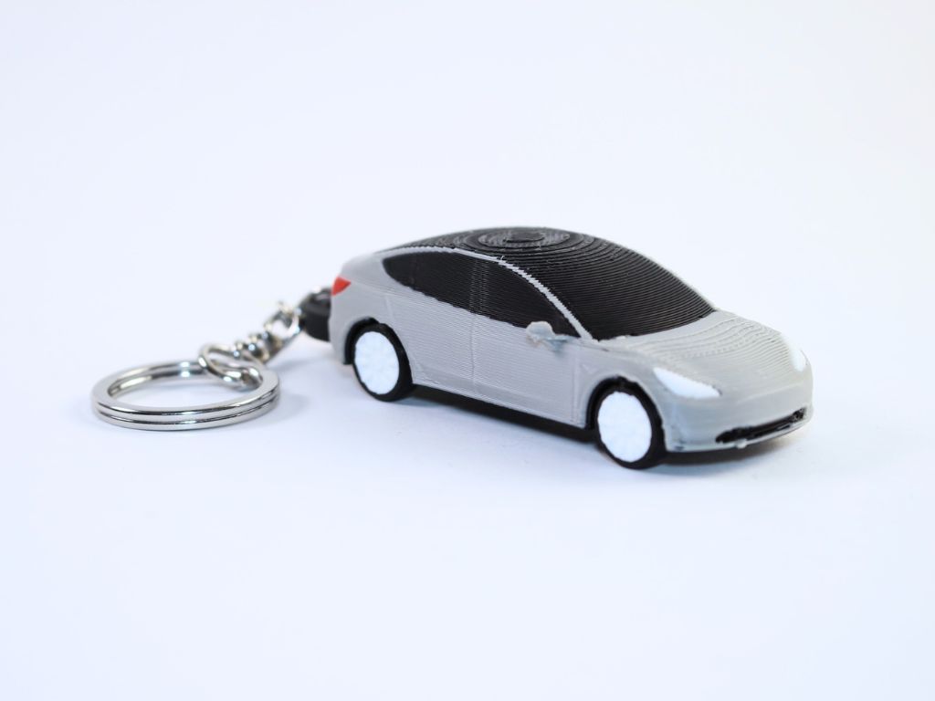 Miniatura 2 do modelo 3D Tesla model 3 Keychain