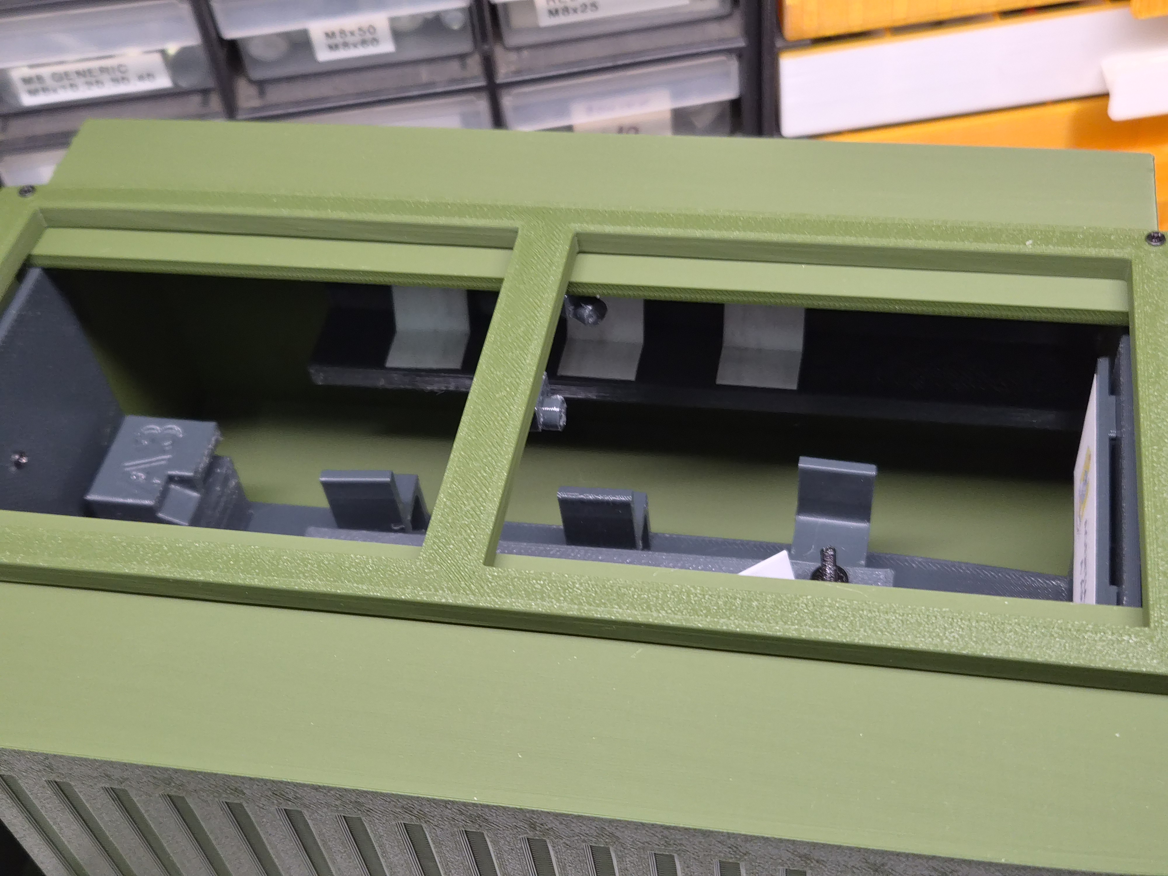 Heavy Tactical Truck with Multimedia Container ISO 20 — miniatura 19
