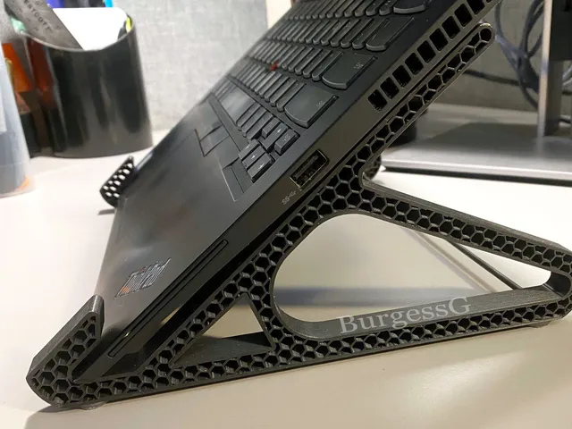 UPDATE - Vertical Laptop Stand / Take 4!