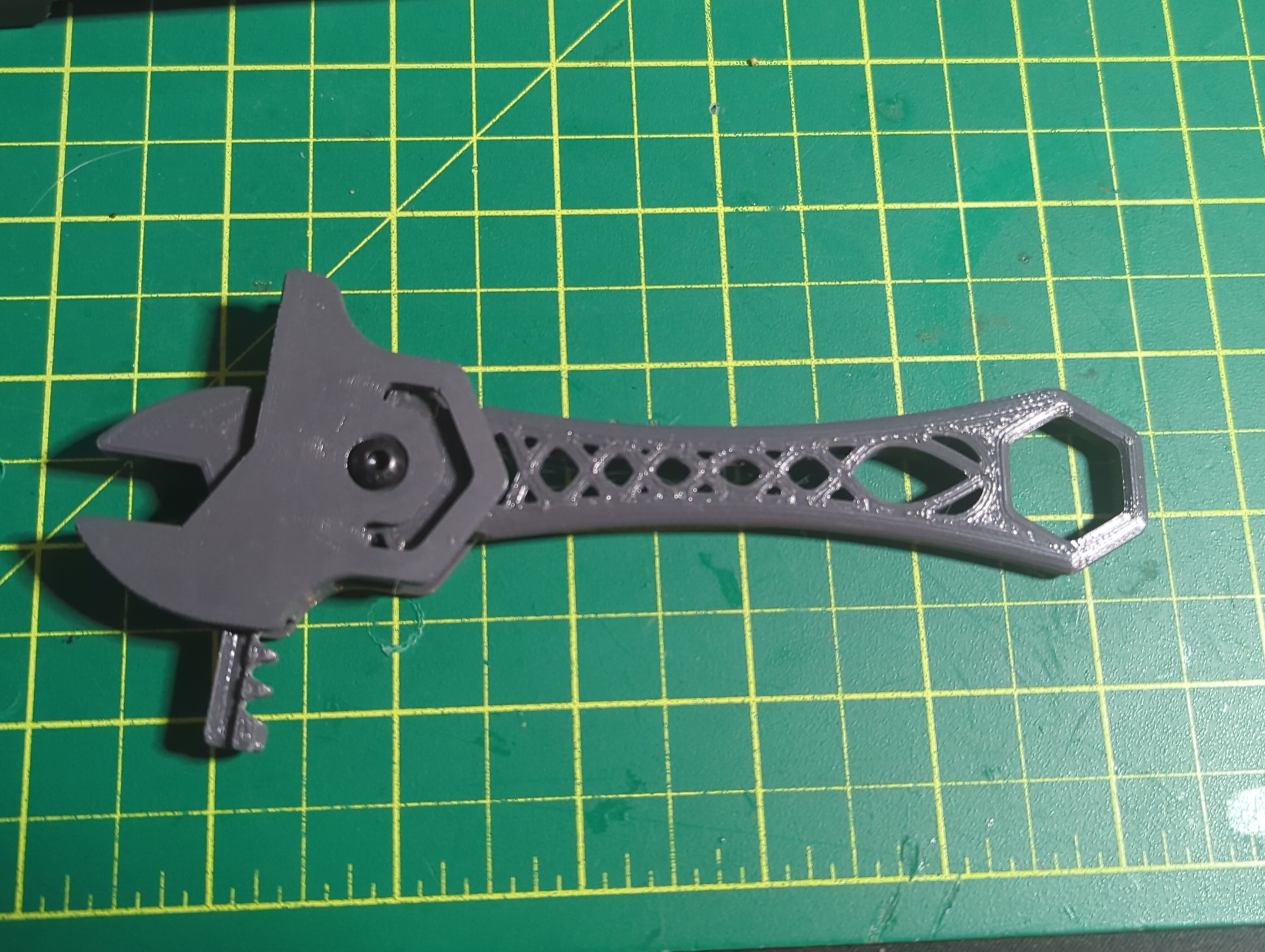 The T'umb Wrench Auto Adjusting