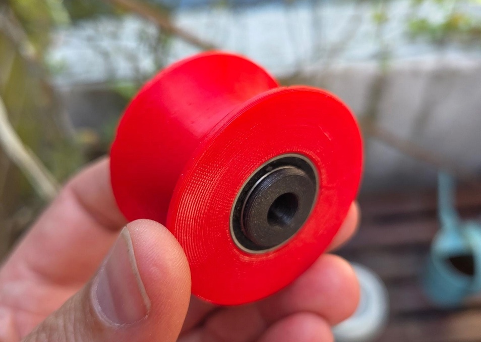 Virus skiff roller wheel