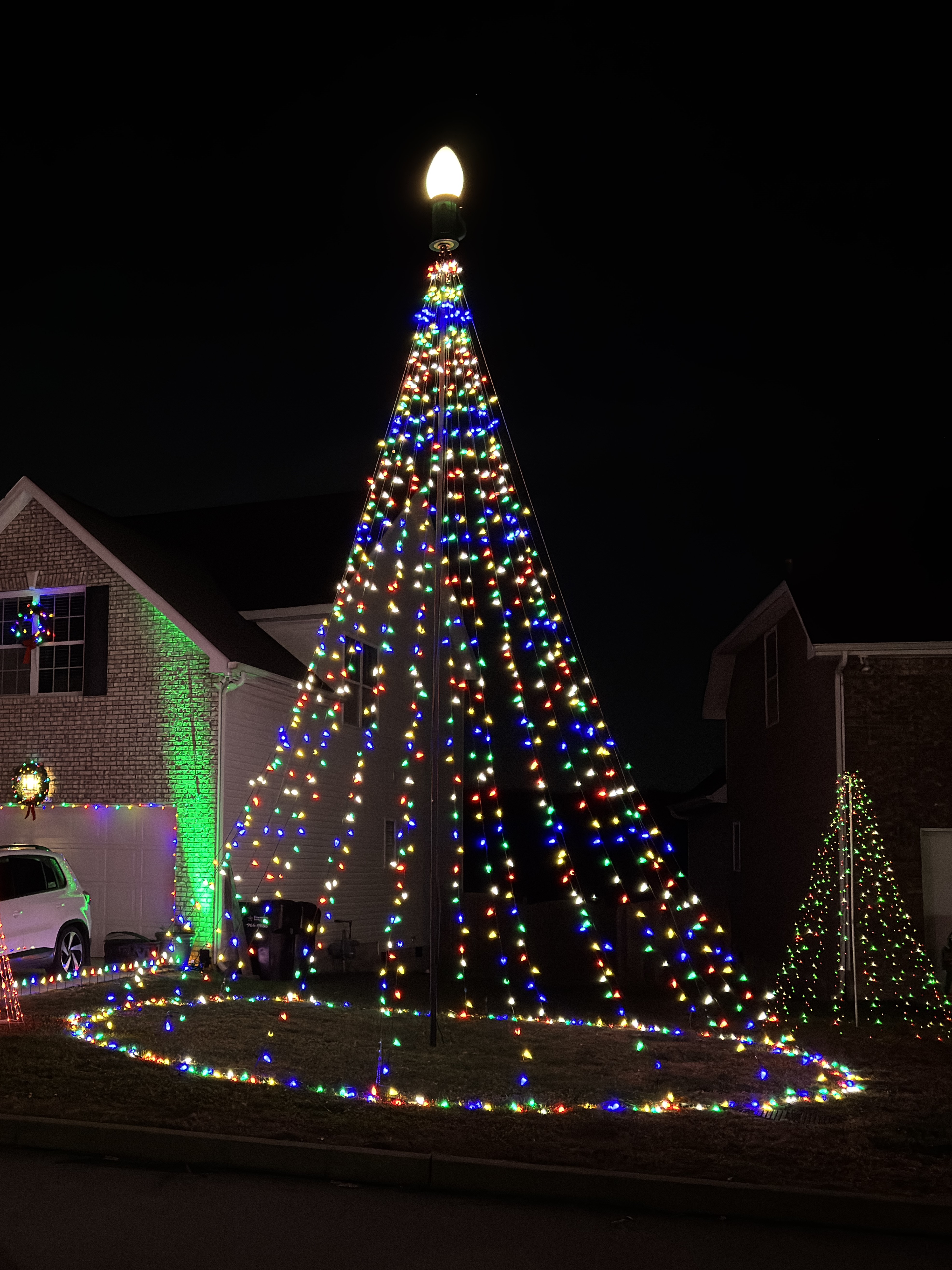 Christmas Mega-Tree Mount for Pulley-Based Flagpole