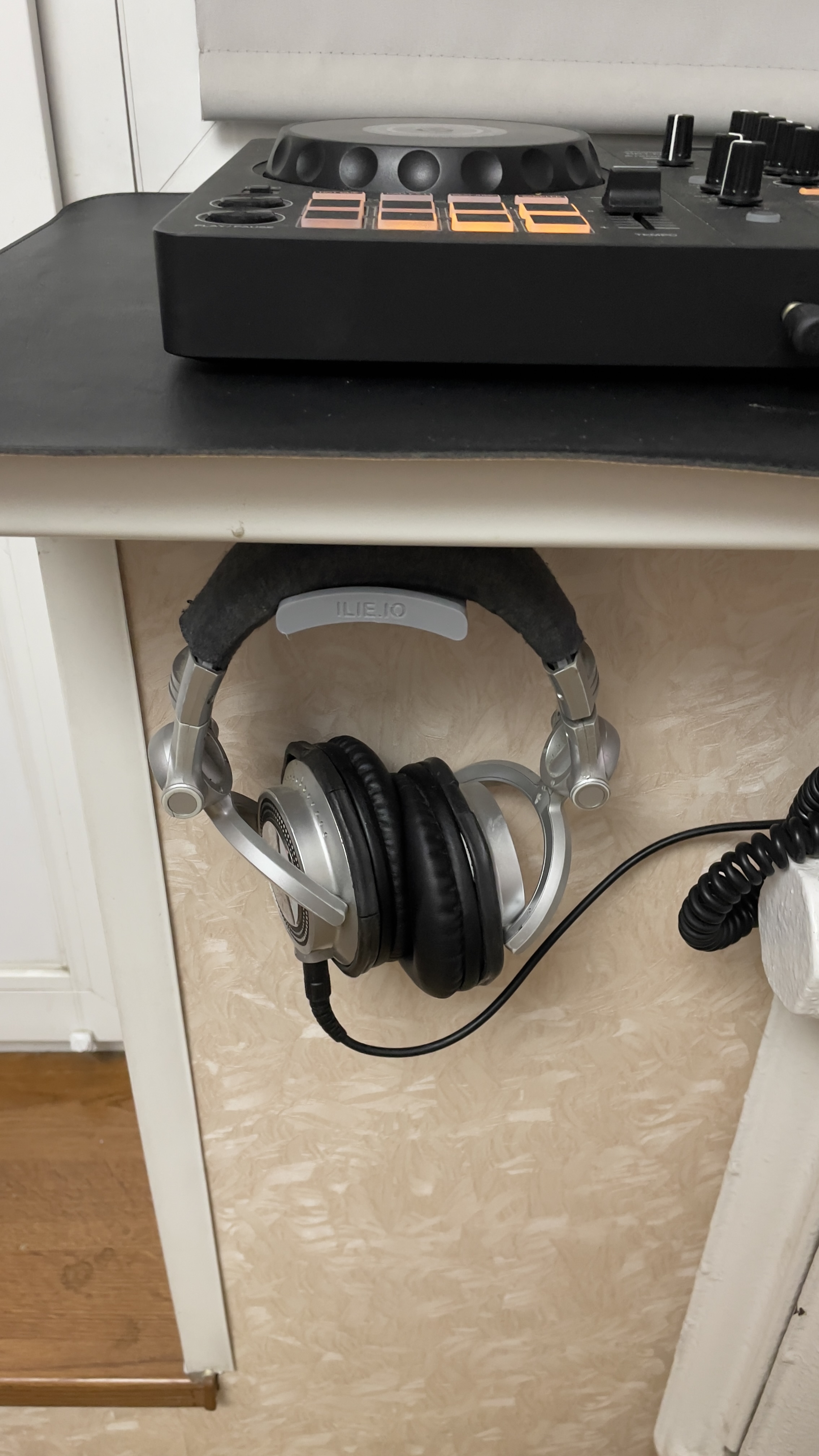 HEADPHONES HANGER - UNDER-DESK-SCREW-MOUNT
