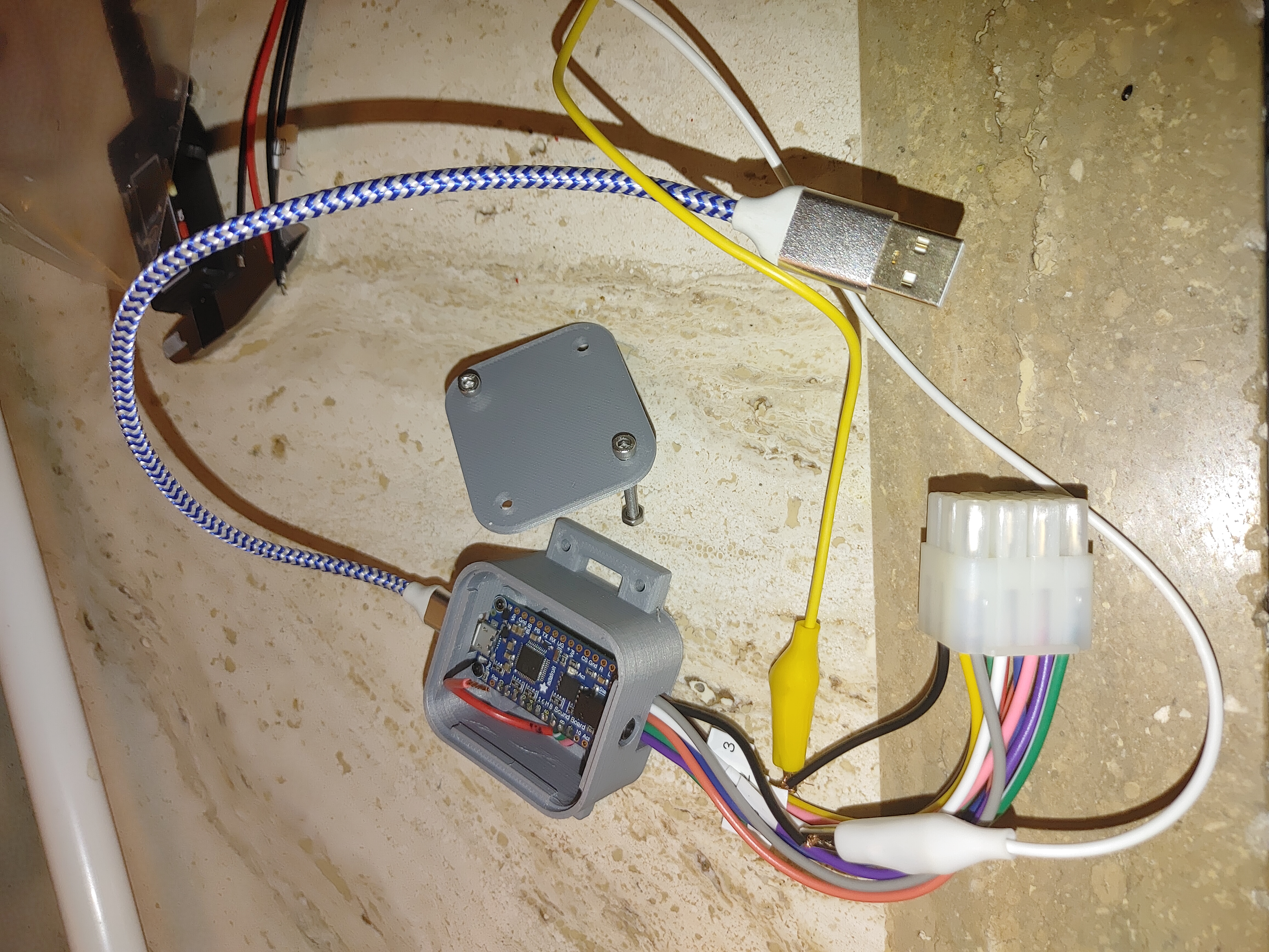 Adafruit car horn - part 1 - box for FX sound board