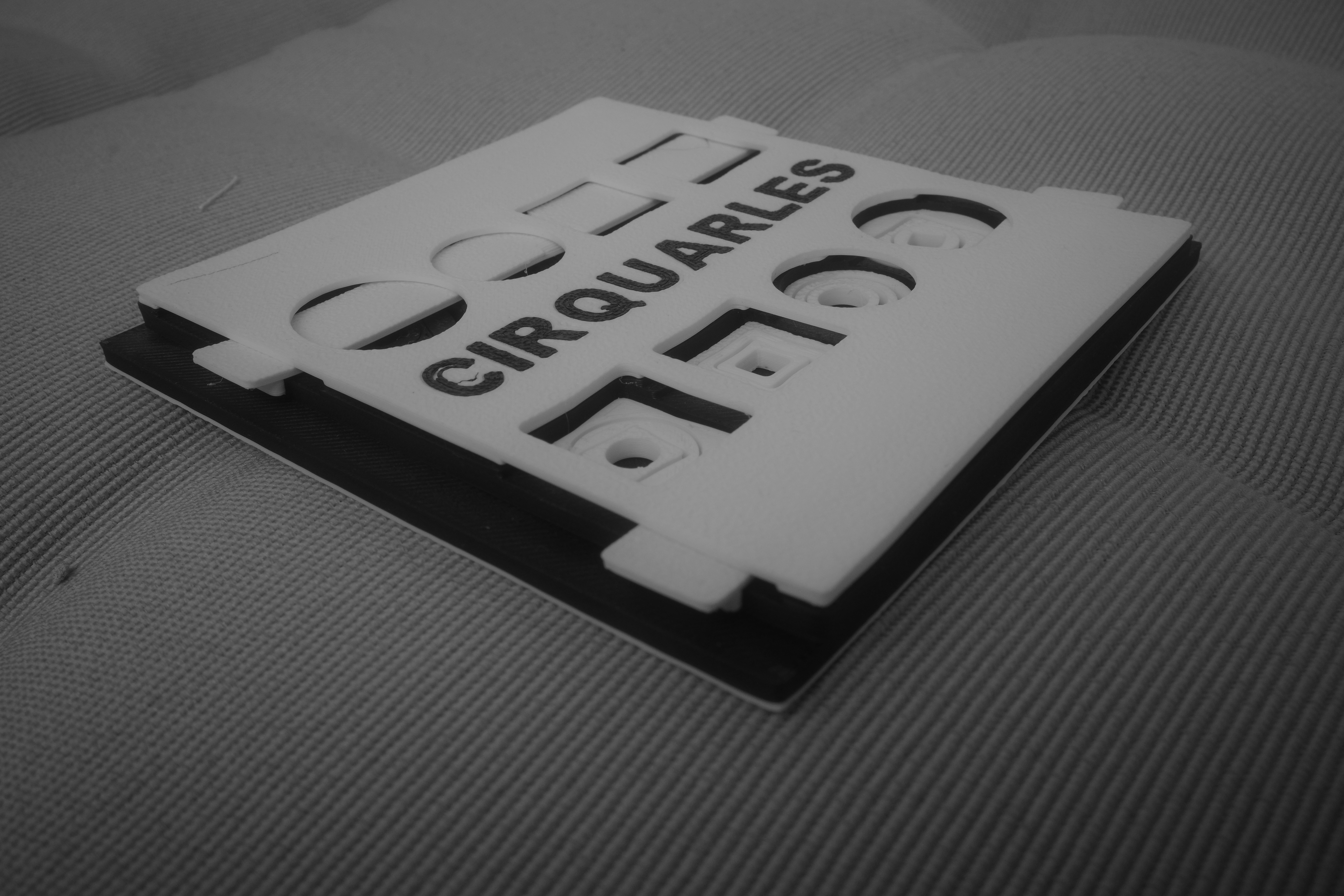 Cirquarles pocket box