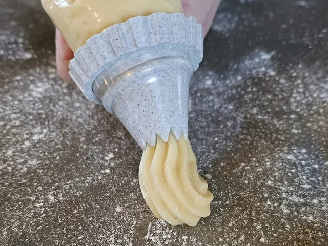 Pastry nozzle with ring V2