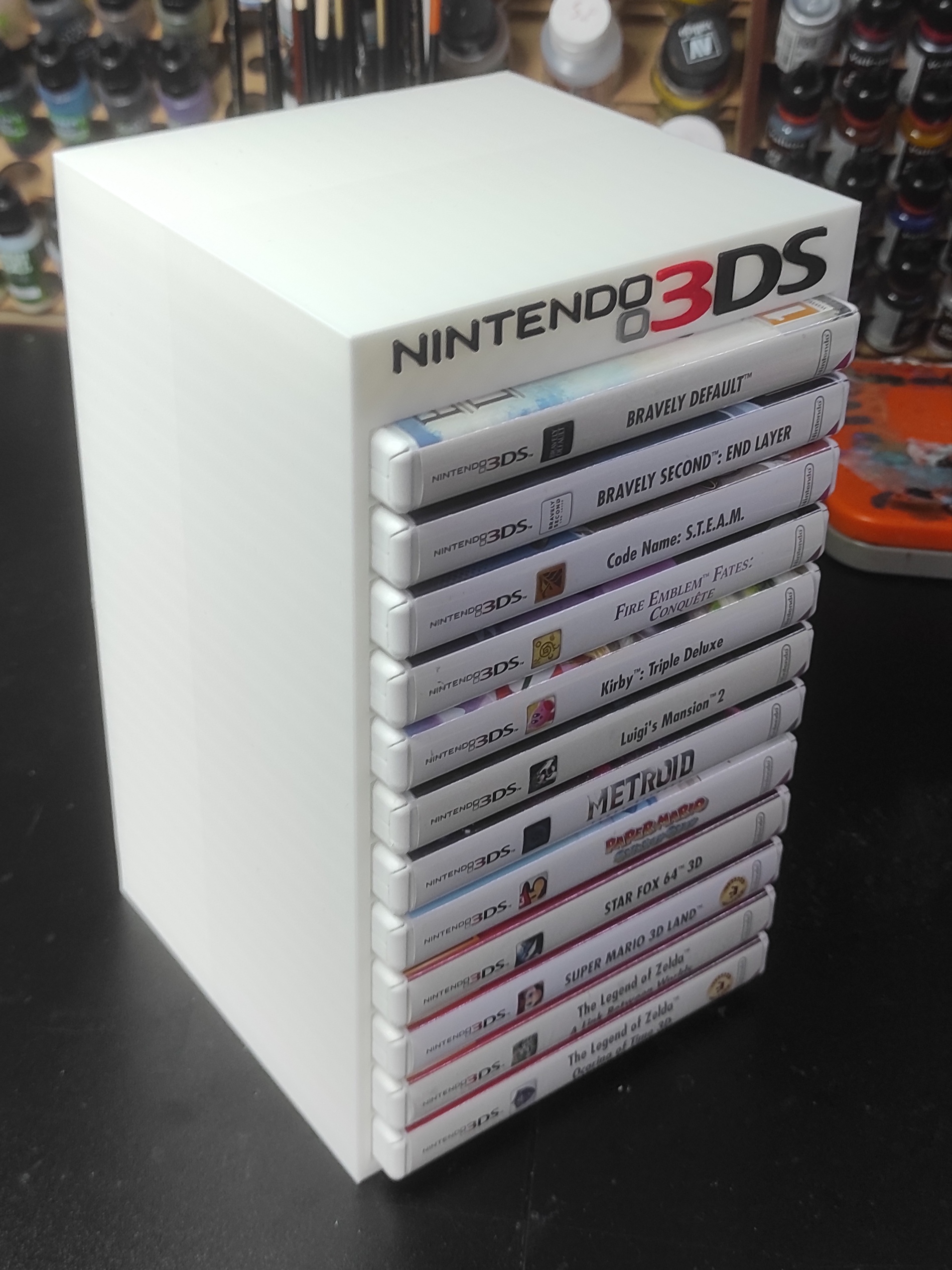 Vertical game stand for Nintendo 3DS.