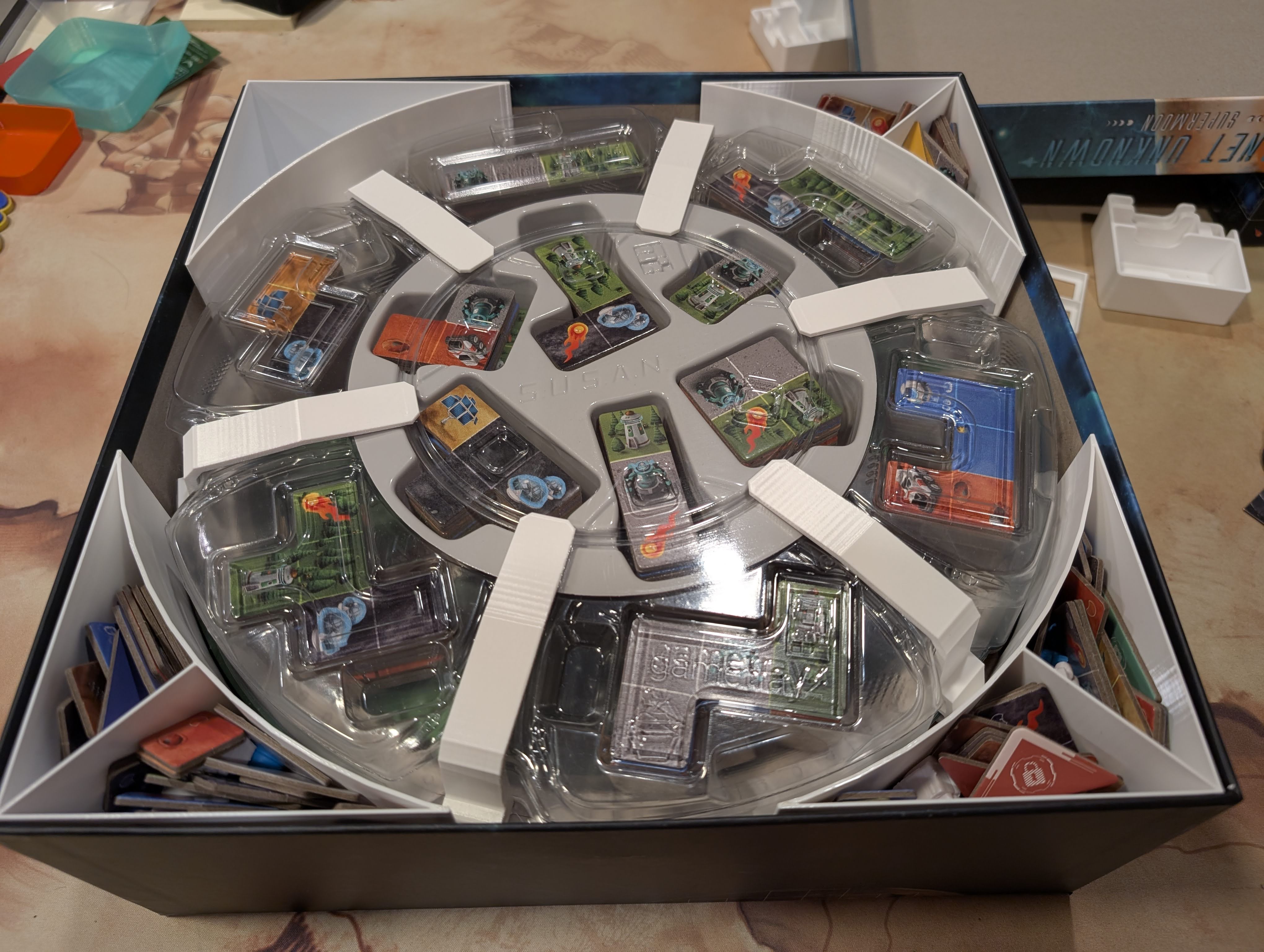 Planet Unknown (deluxe version 2nd edition) board game insert w/ supermoon, neoprene mats, sleeved cards
