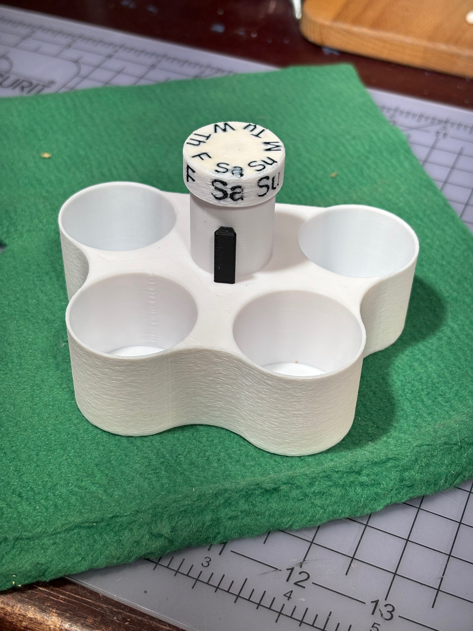 Prescription bottle organizaer with day-taken tracker, parameterized 2-5 bottles (OpenSCAD) — thumbnail 2