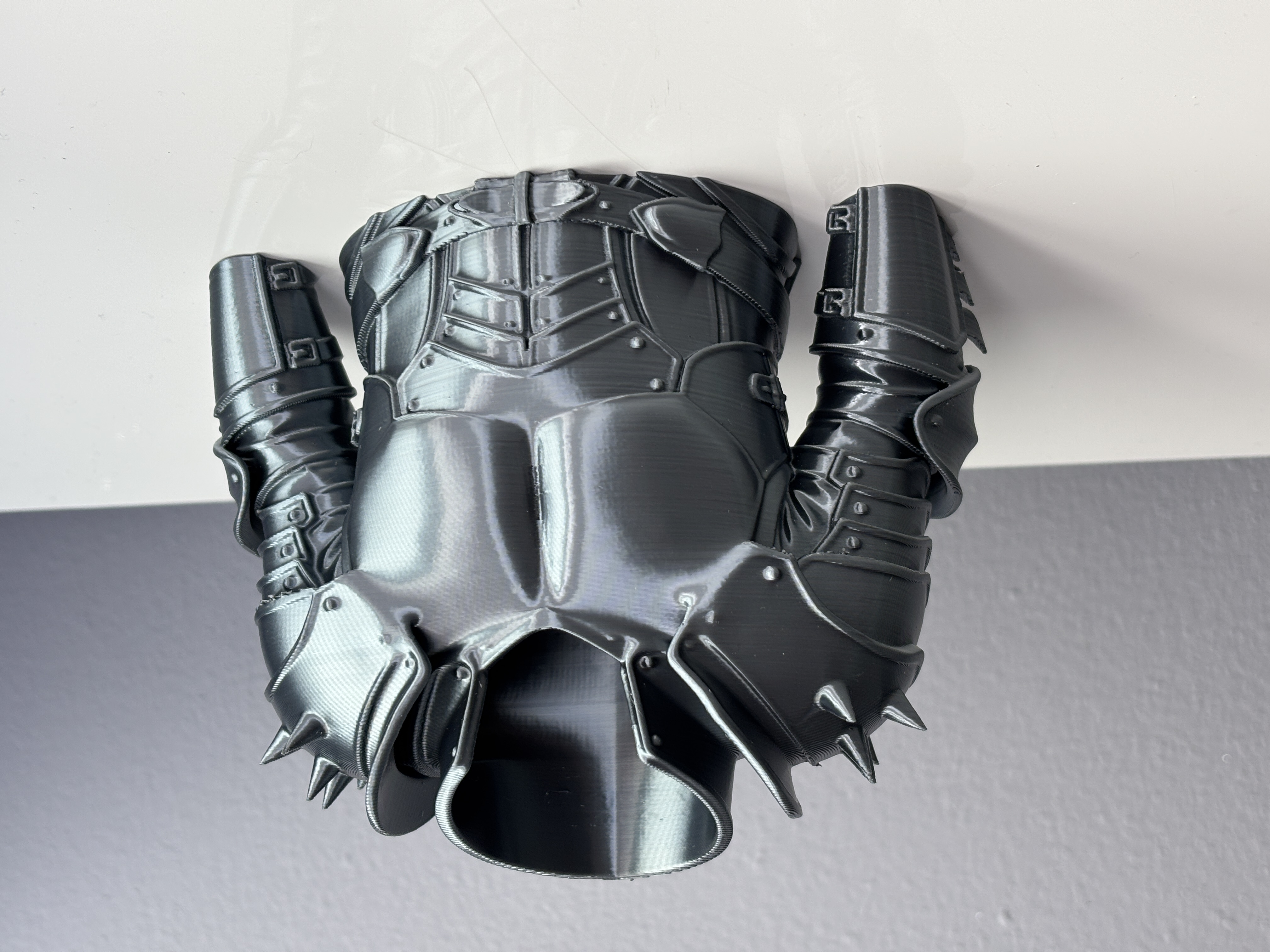 Knight’s Armor Pen Holder – Medieval Desk Guardian
