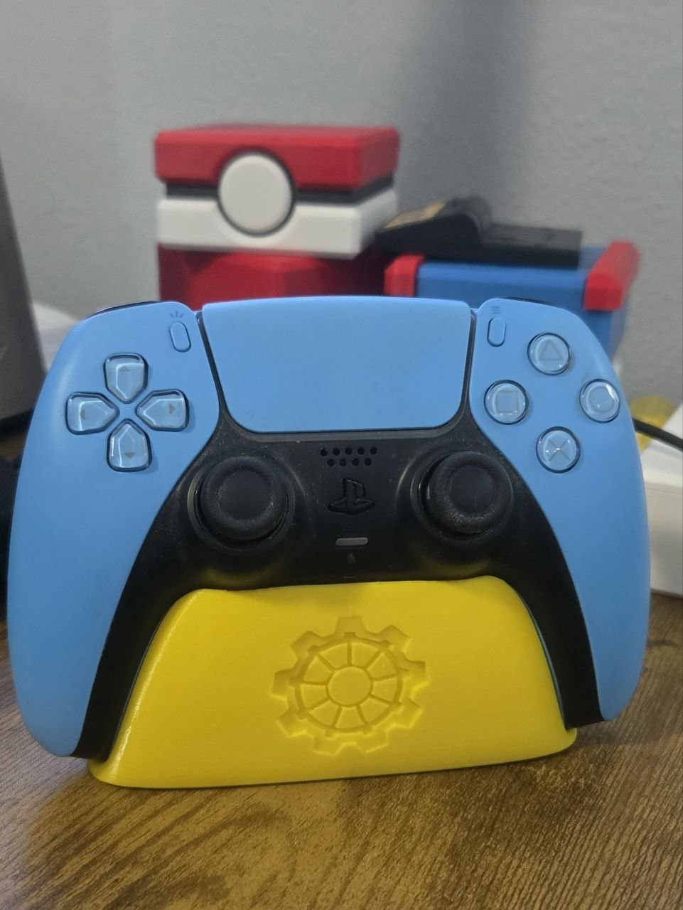 PS5 Dualsense Controller Stand V2 Embossed with Fallout Vault Logo