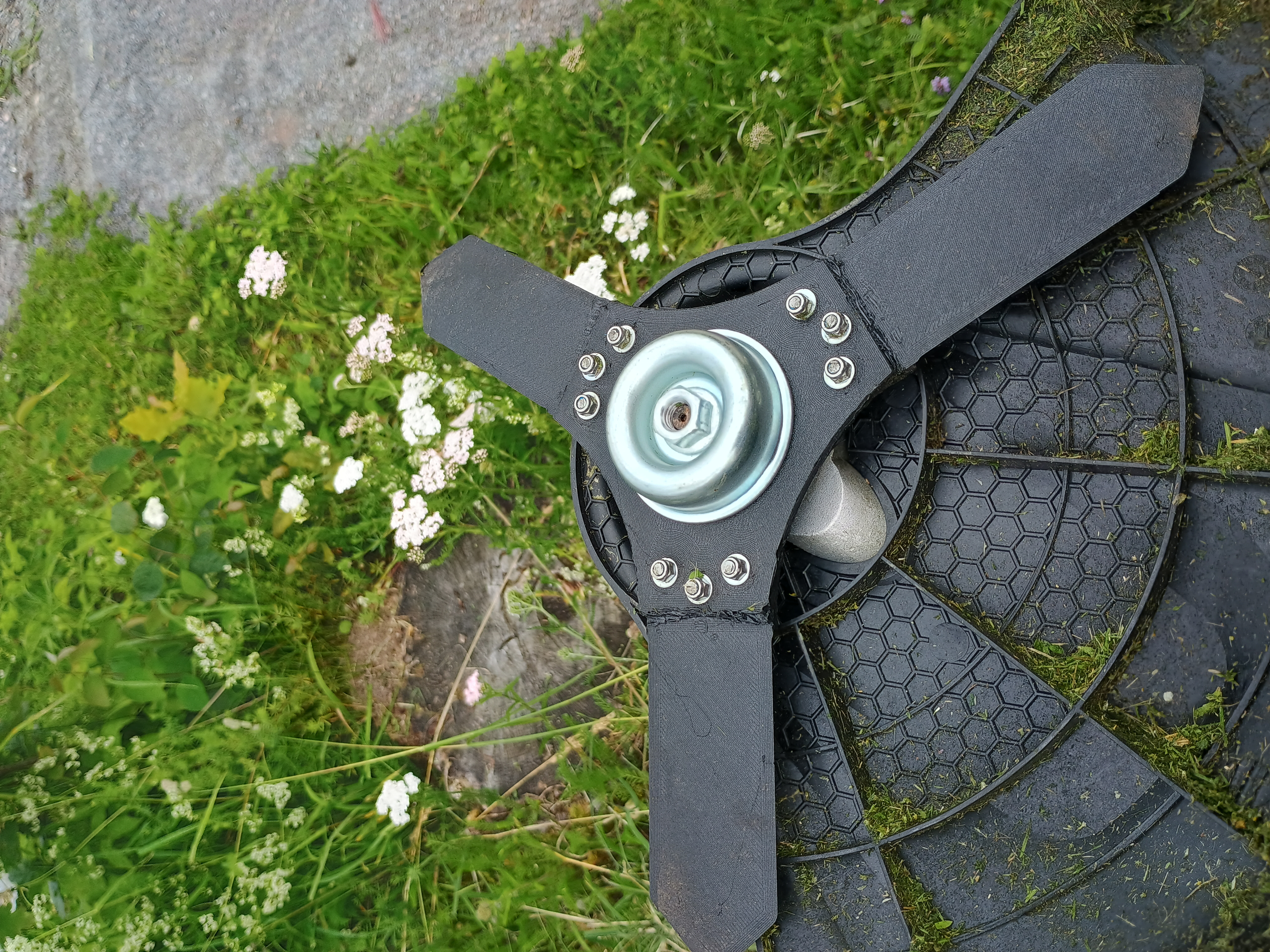 Electric brush cutter blades(Puly/Brücke, possibly others)