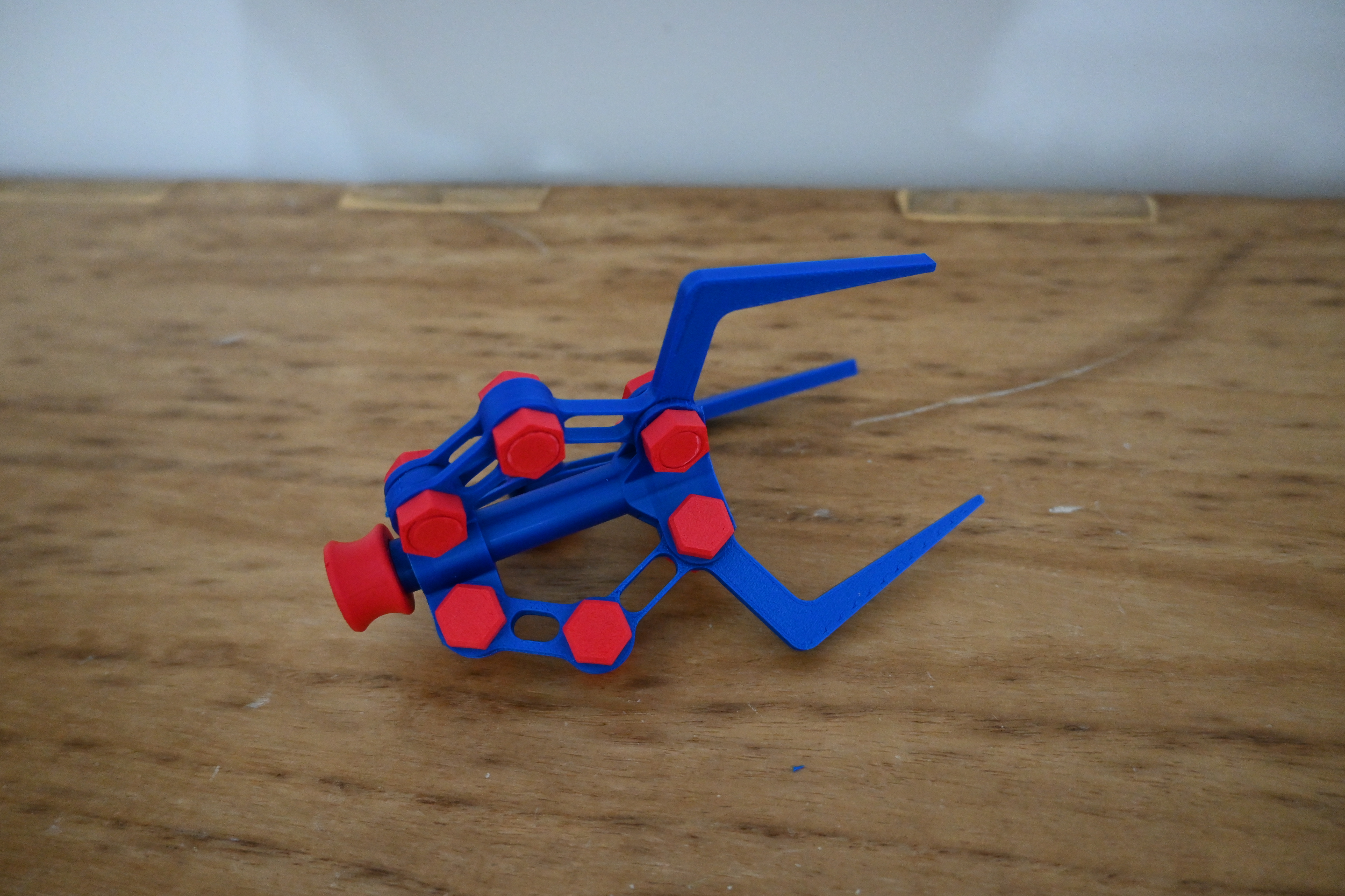 Claw / Grabber fidget — thumbnail 4