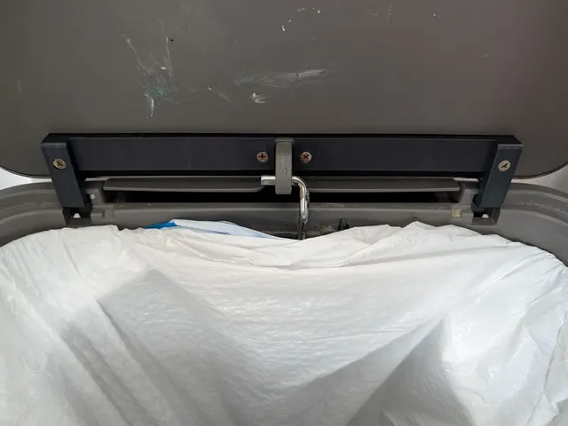 Glad 13 gallon steel step trash can Replacement hinge