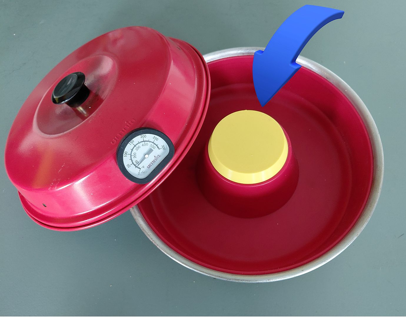 Funnel lid for Omnia stovetop oven