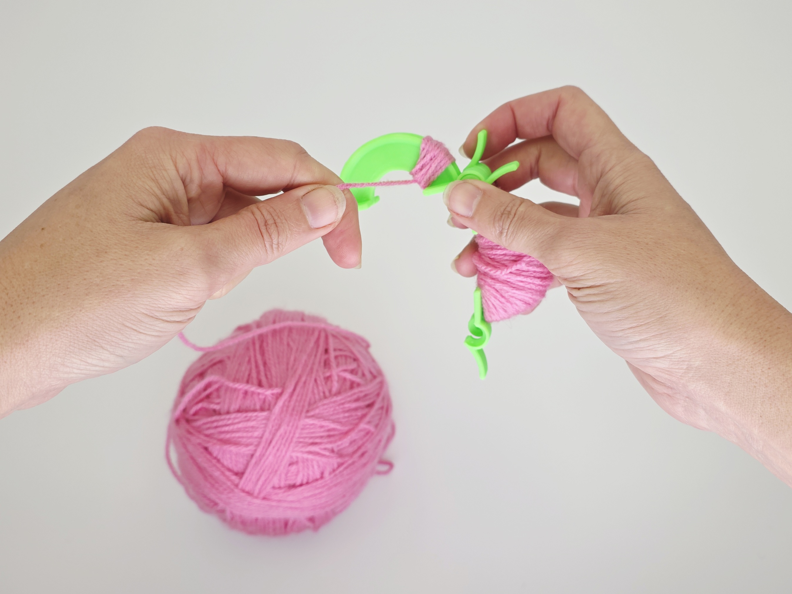 Miniatura 10 do modelo 3D Easy-Peasy Pompom Maker