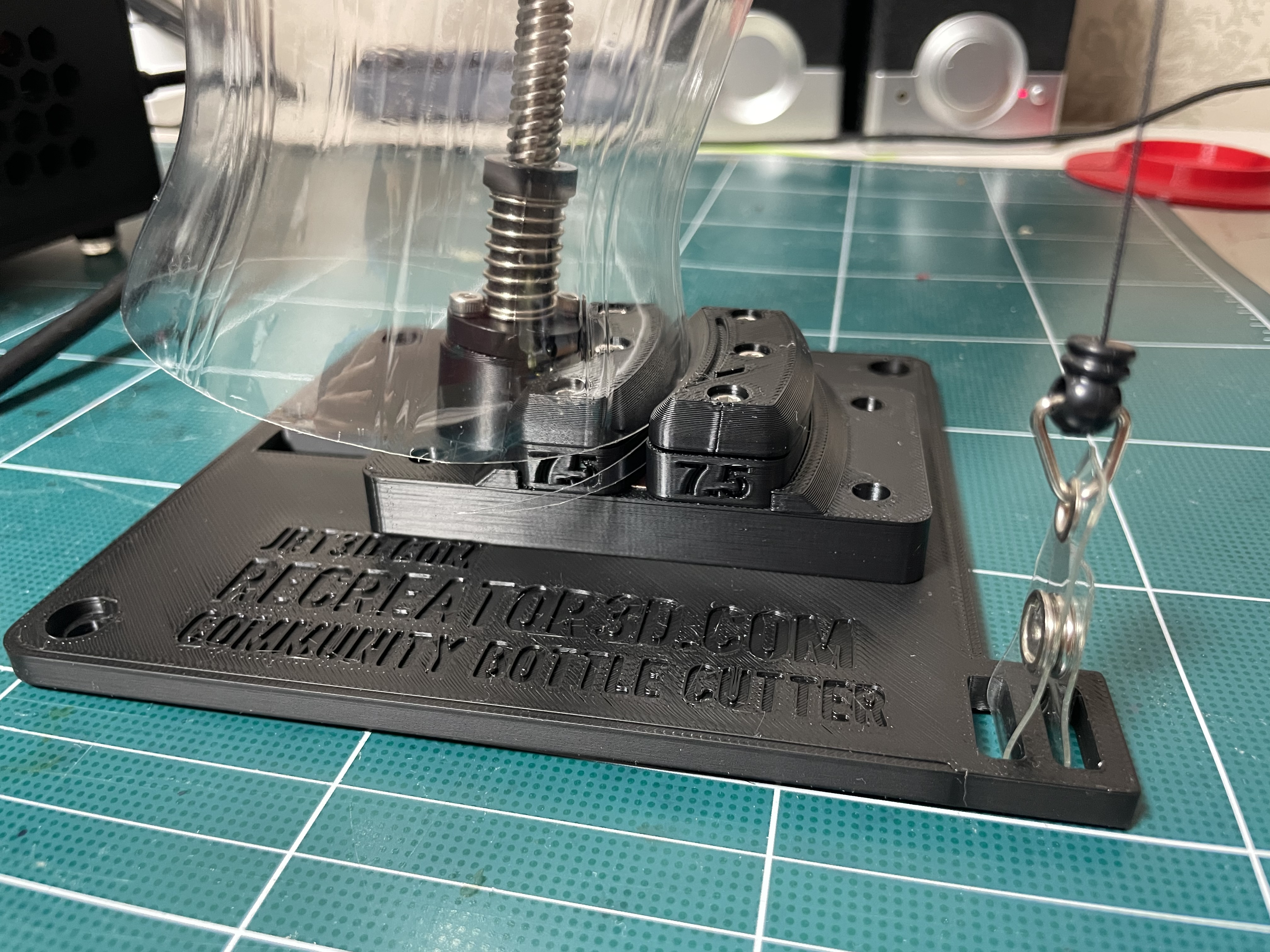 MZ3D's Bottle cutter (leadscrew version)