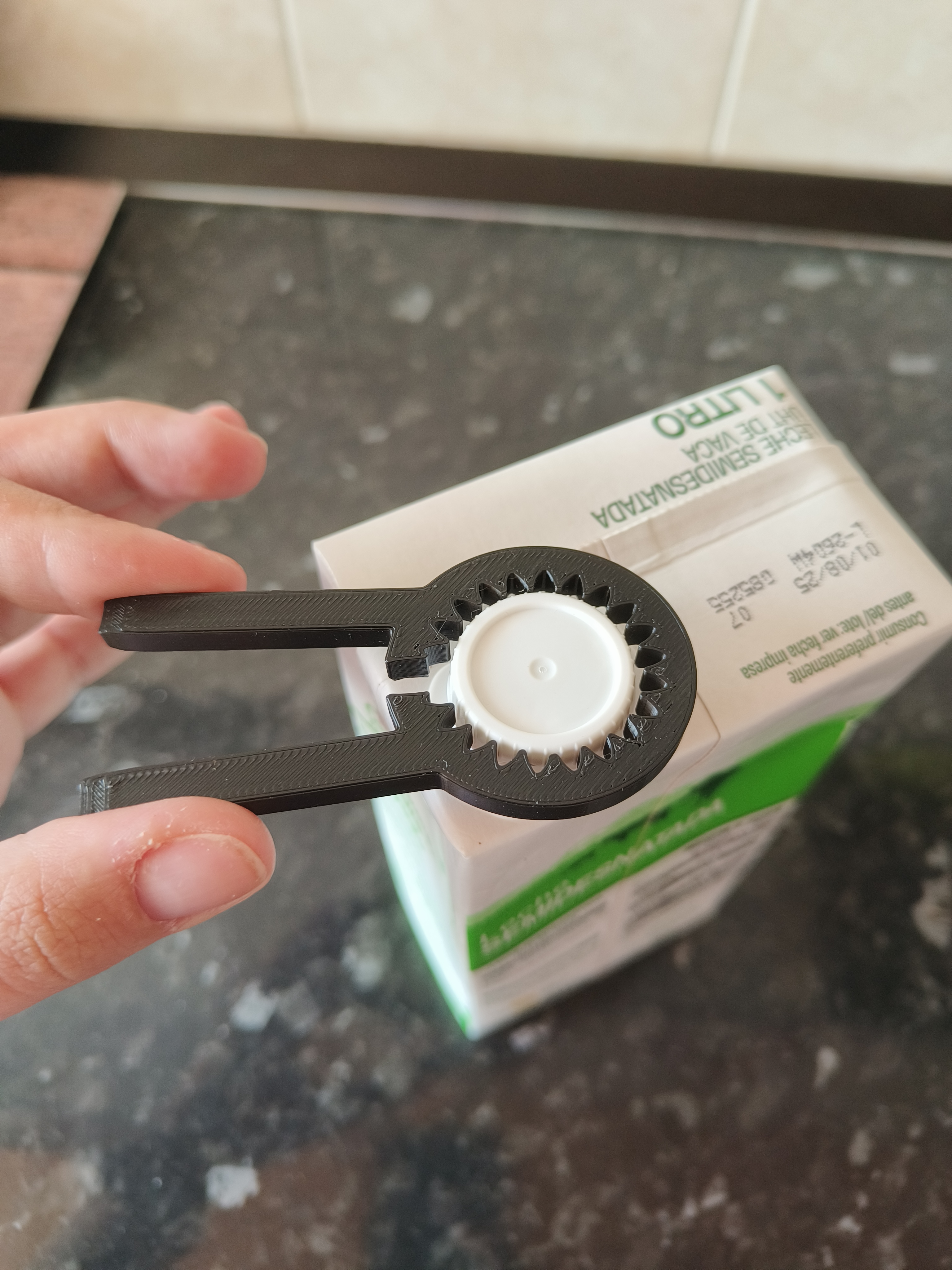 Abre botellas · Bottle opener