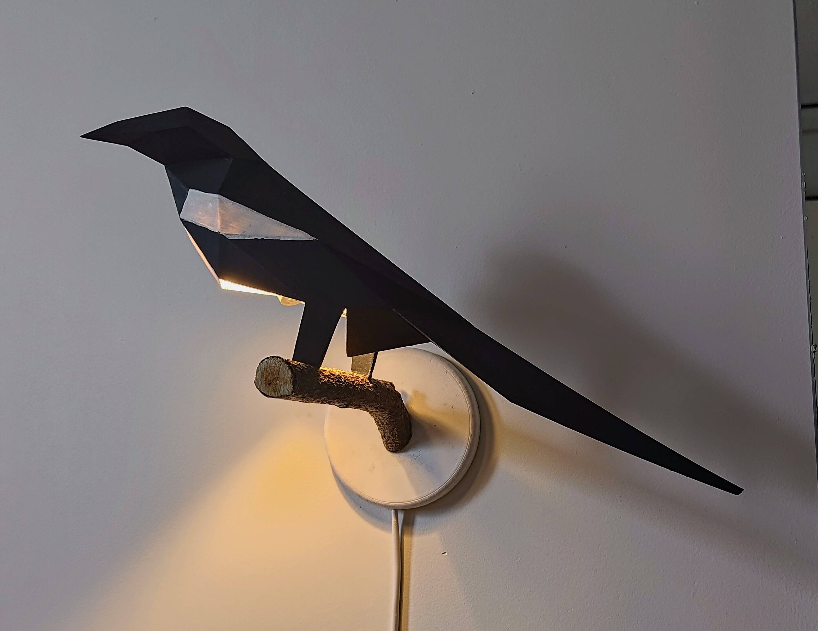 Low poly magpie lamp