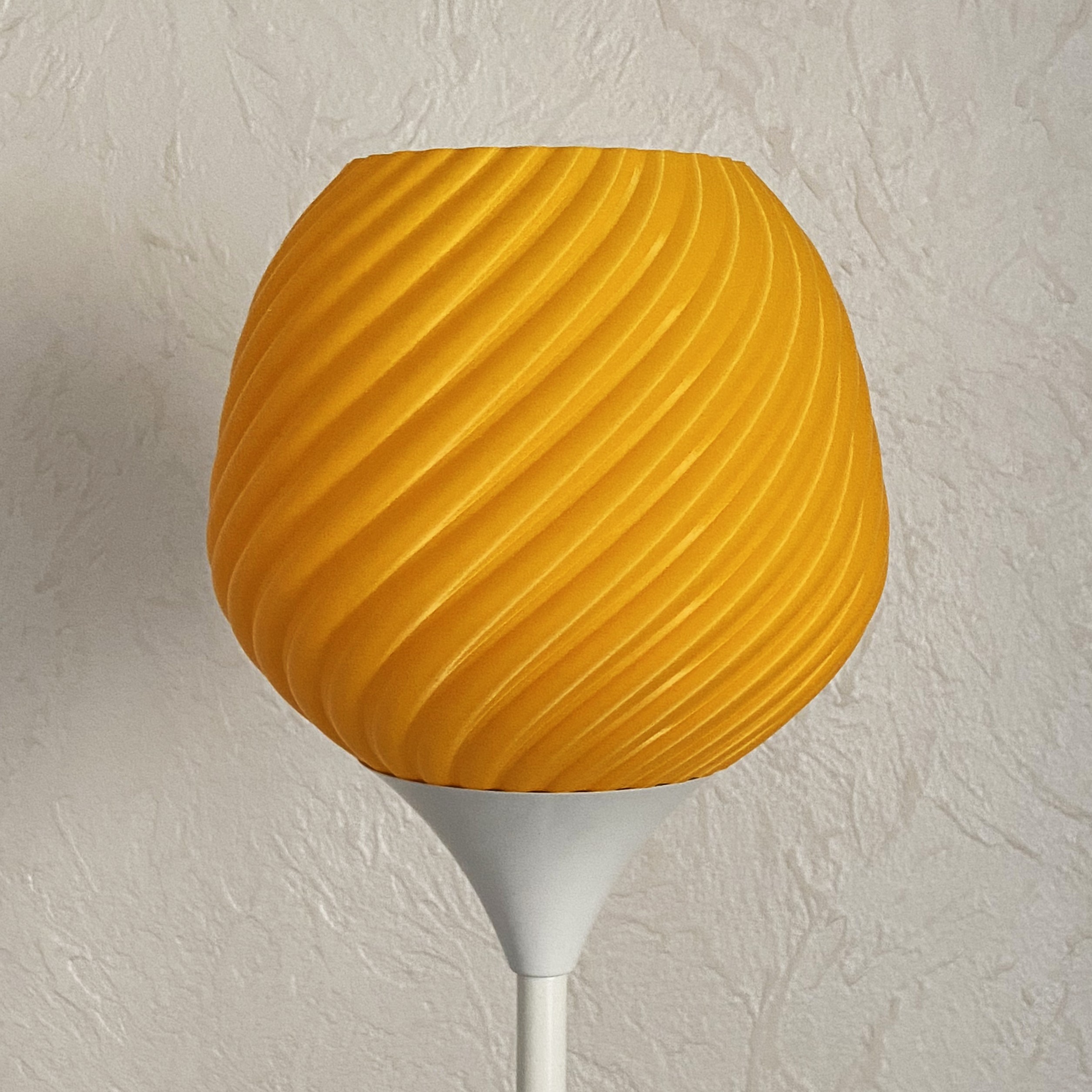Twisted Ribbed Globe Lamp — miniatura 5