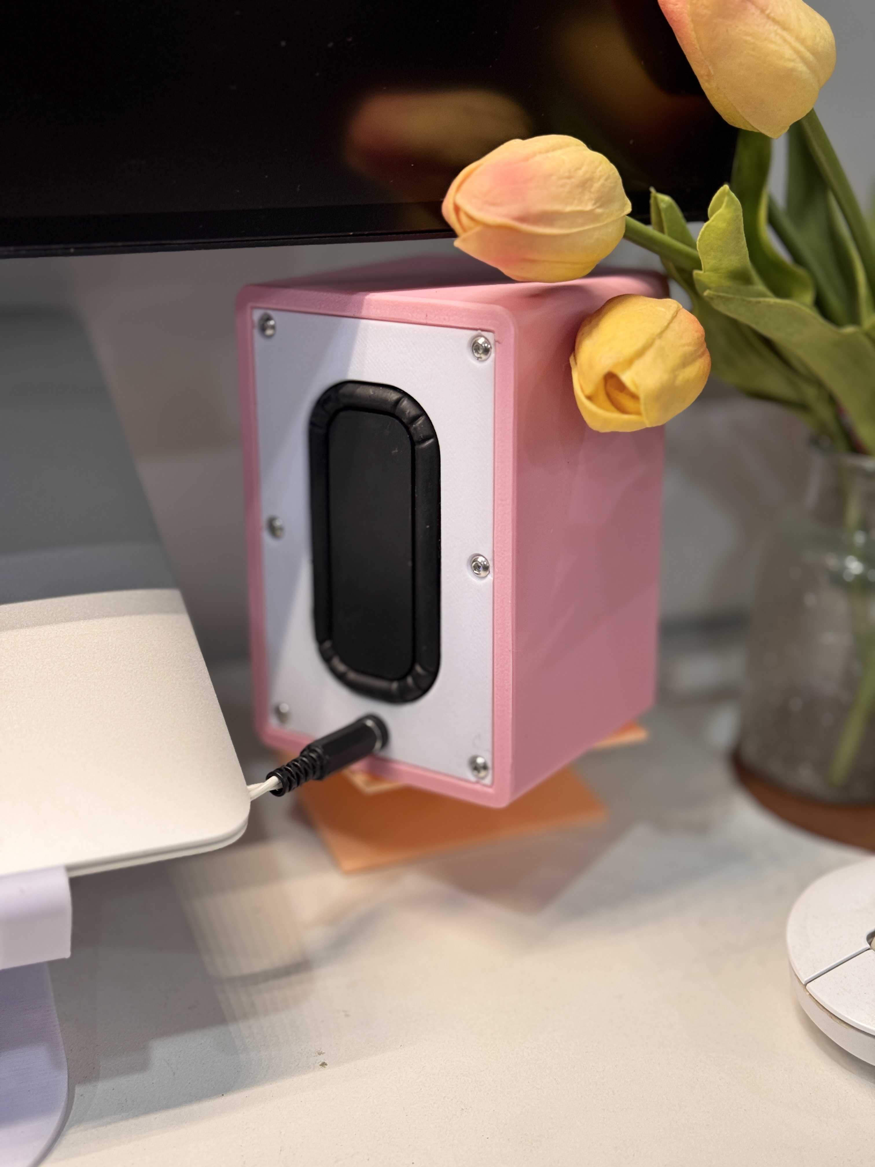 Bookshelf bluetooth speaker — thumbnail 2