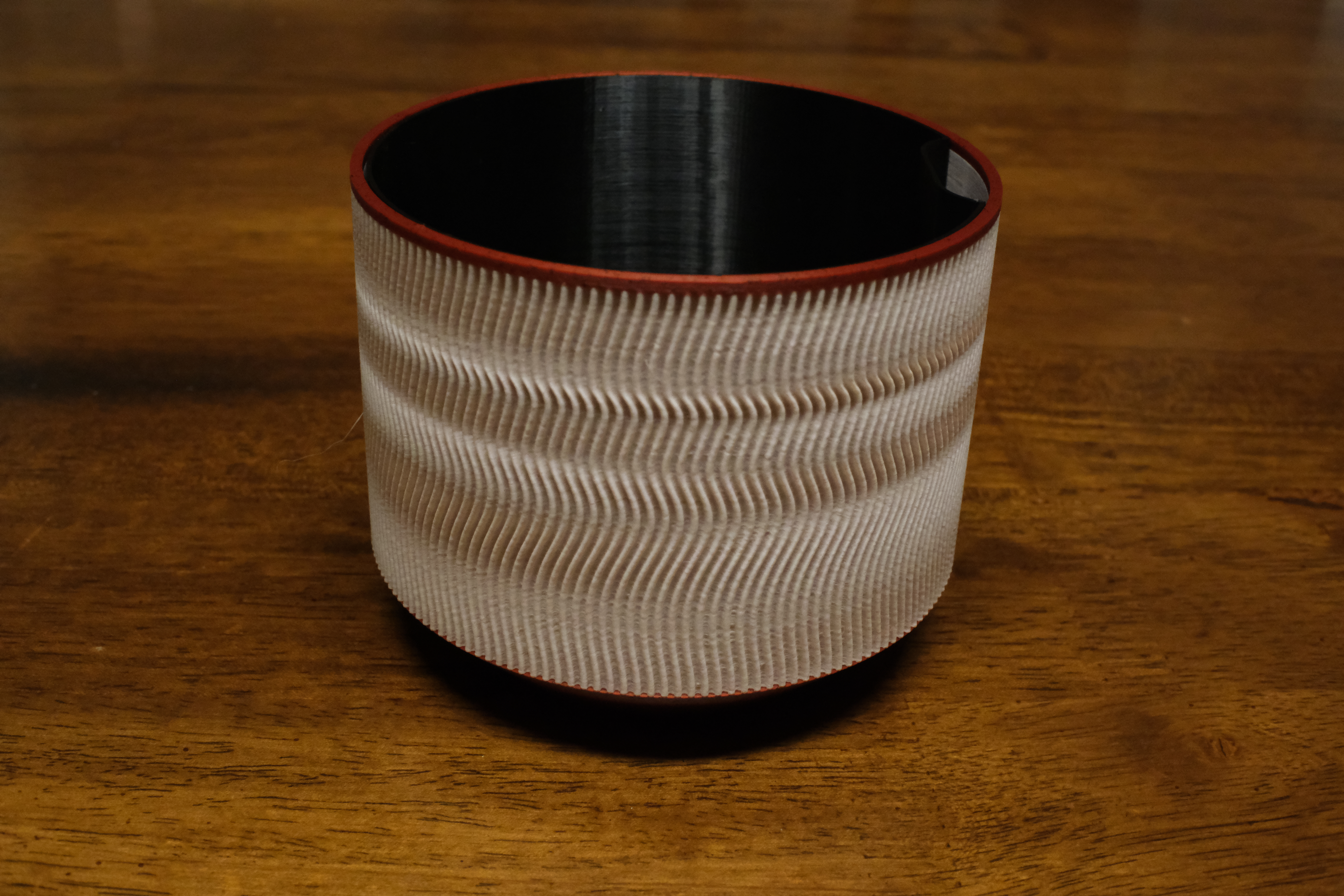 Wavy ribbed round succulent planter