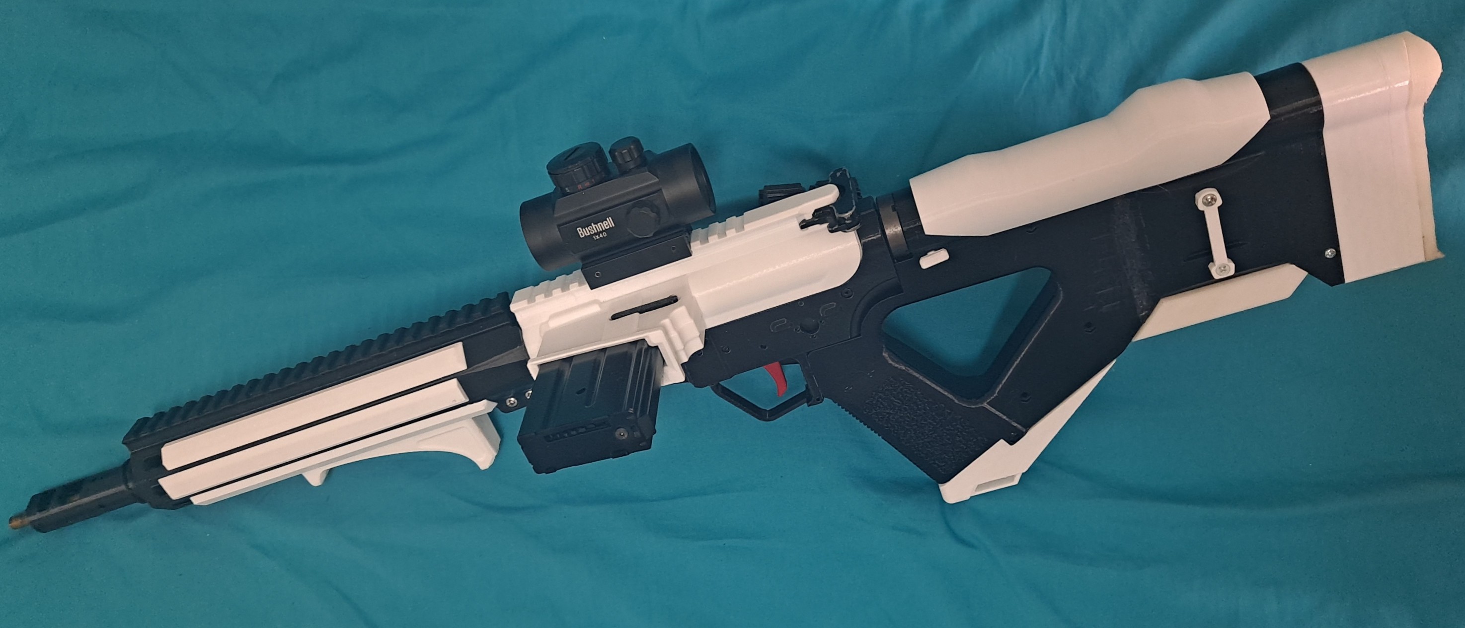 "Kestrel" - Side feeding airsoft m4 body kit