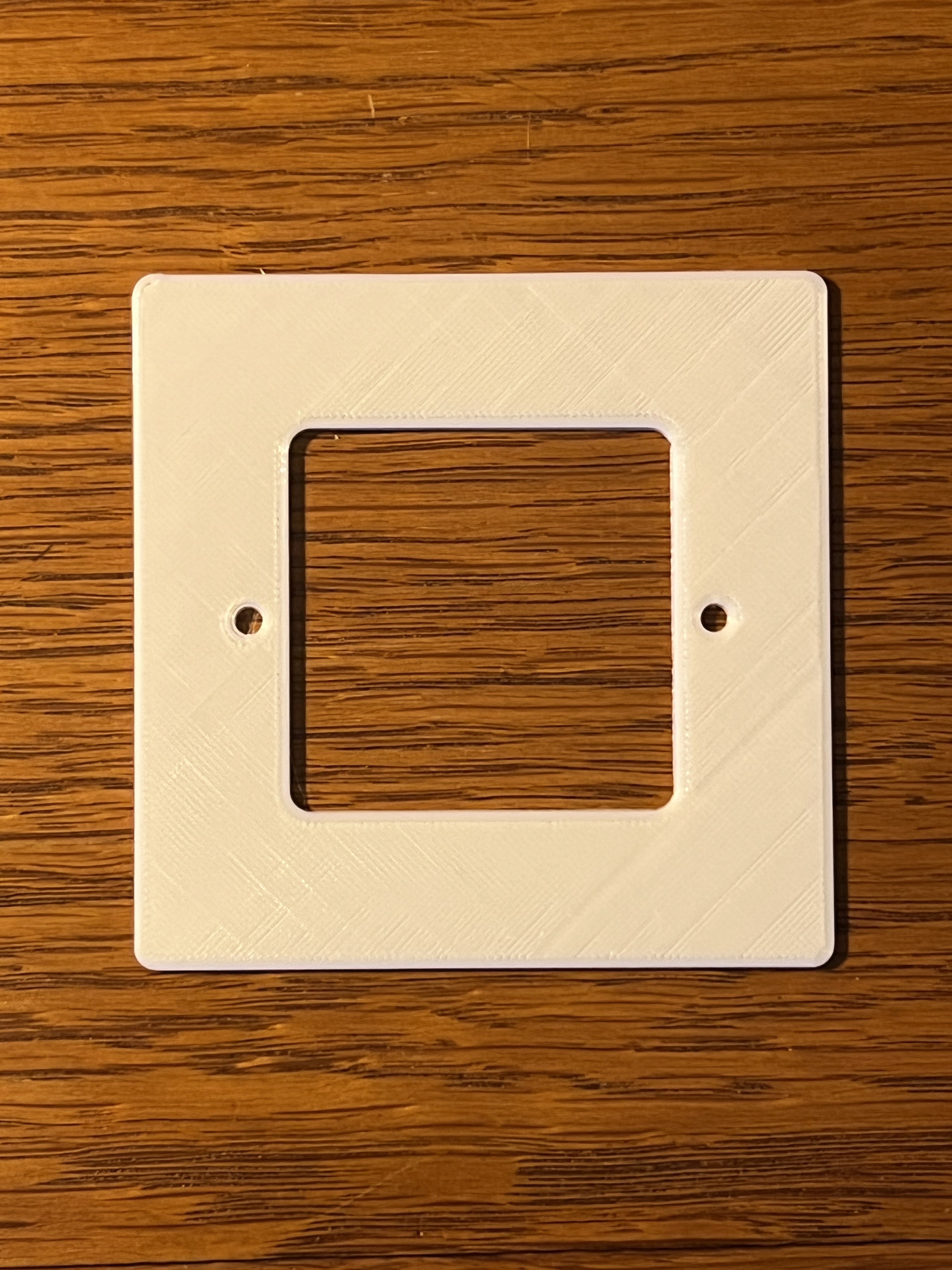 Hive thermostat wall mount plate for UK single-gang sockets