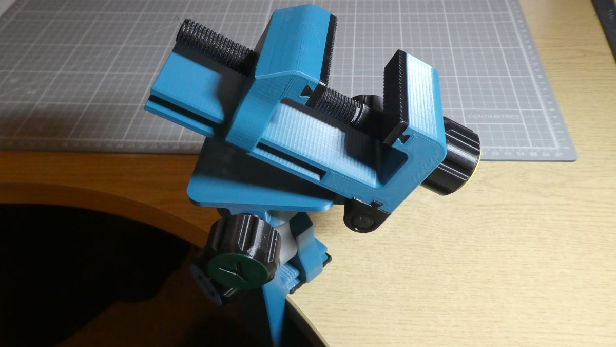 Miniatura 7 do modelo 3D Three Axis Table Vise