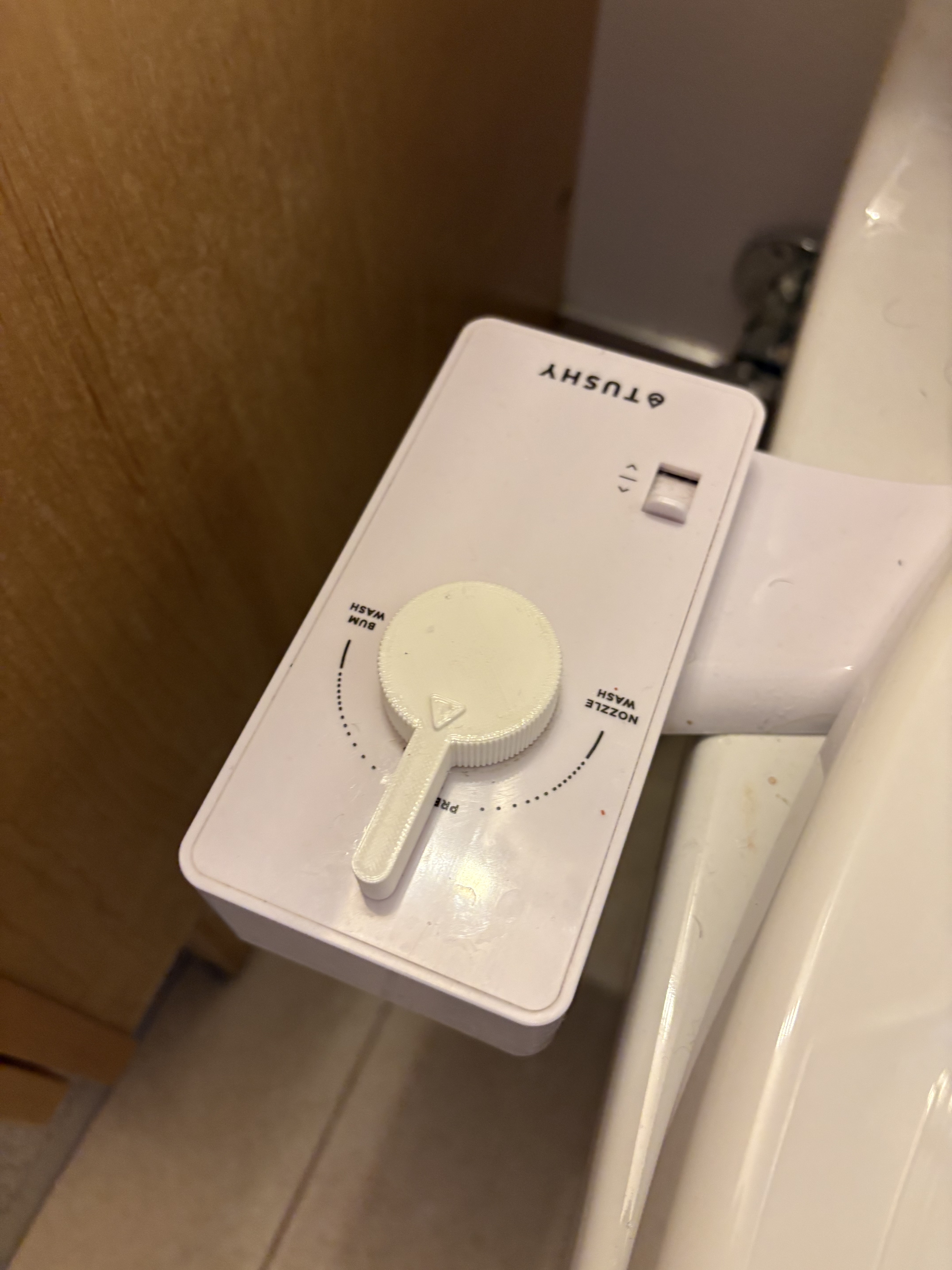 Tushy Bidet knob with lever