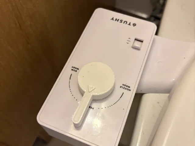 Tushy Bidet knob with lever