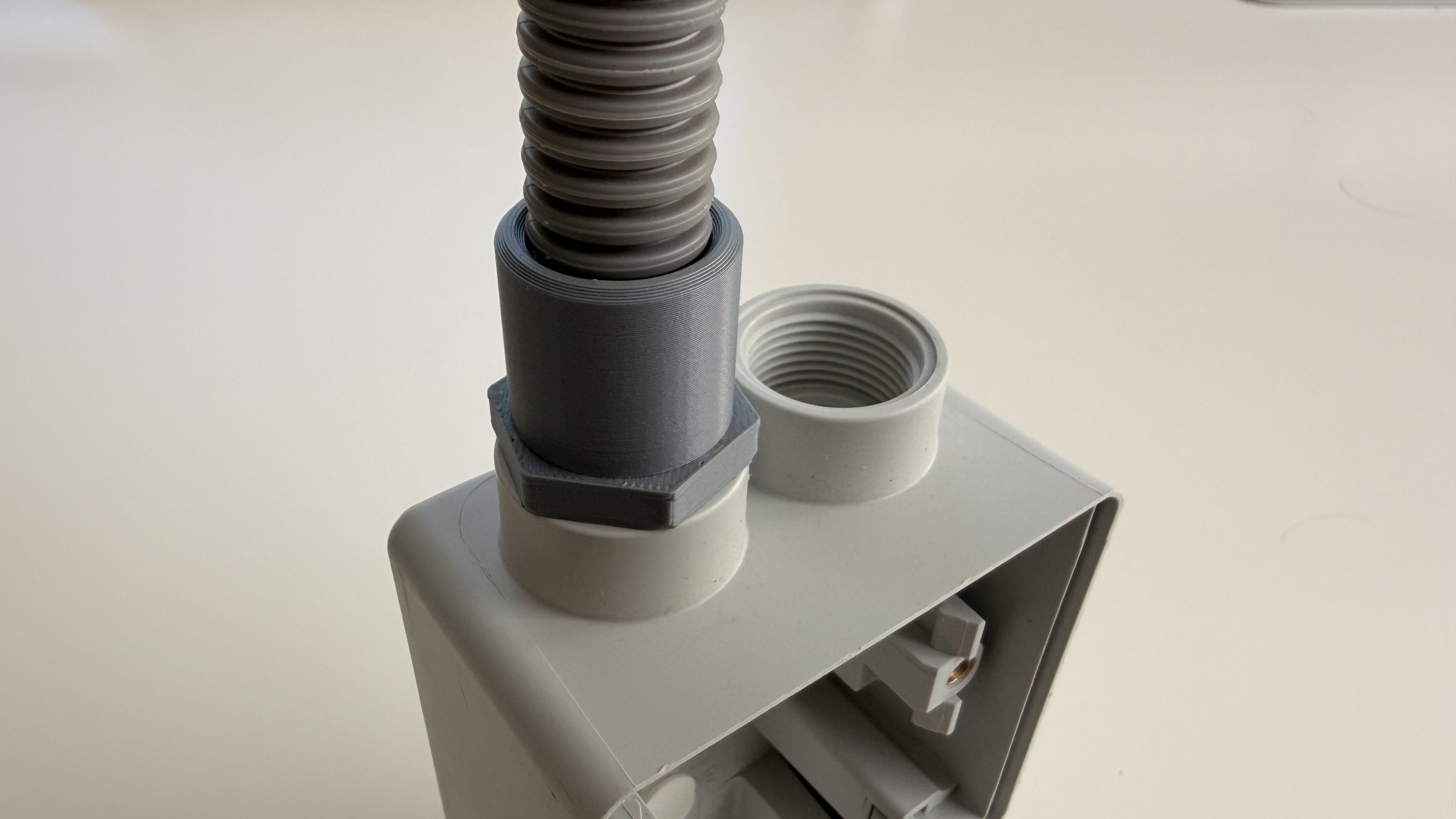 16mm Corrigated tube gland m20