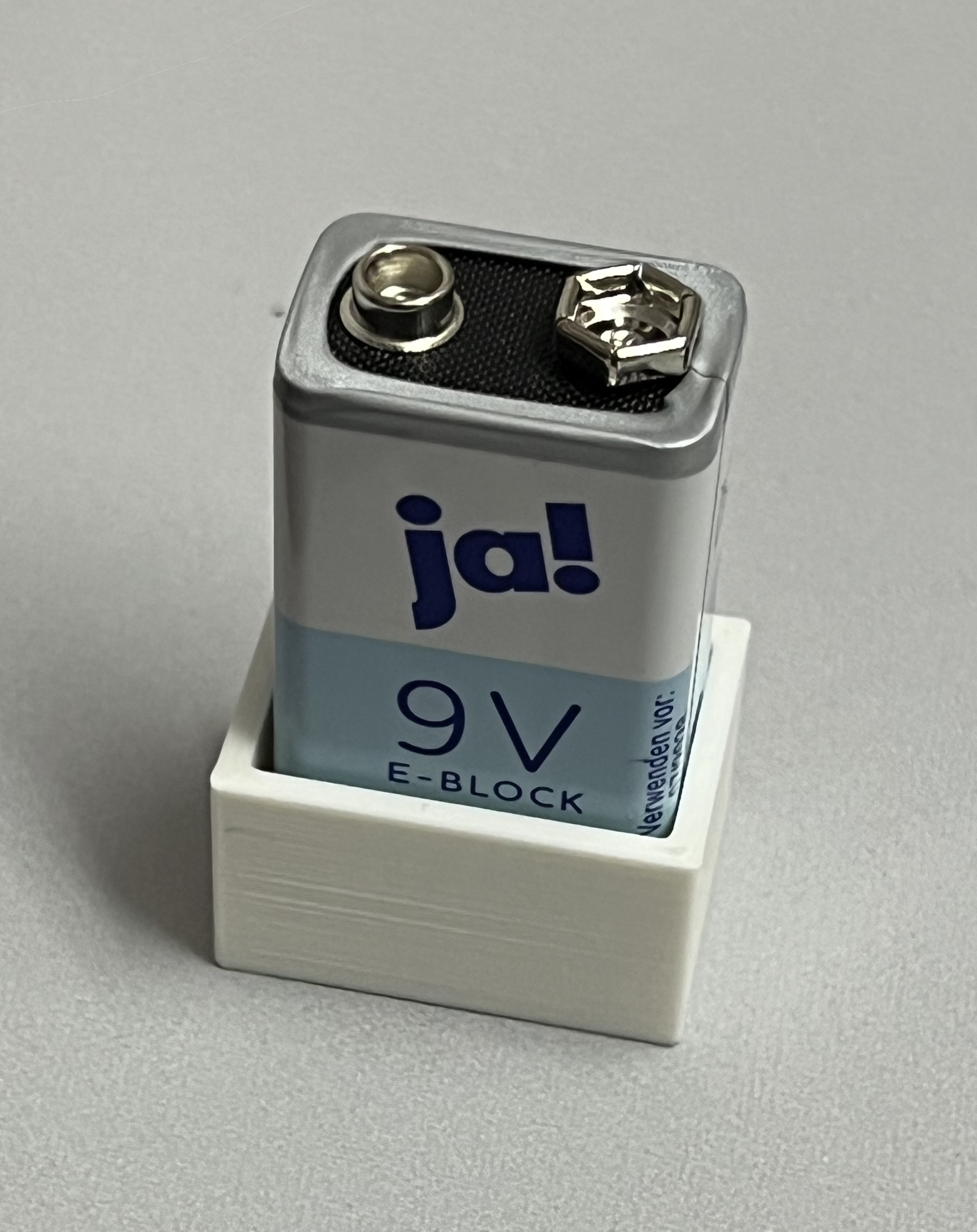 Simple 9V battery holder