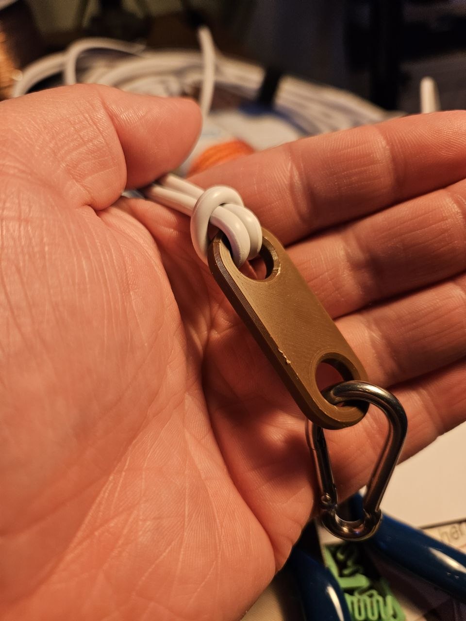 Antenna insulator for speaker wire