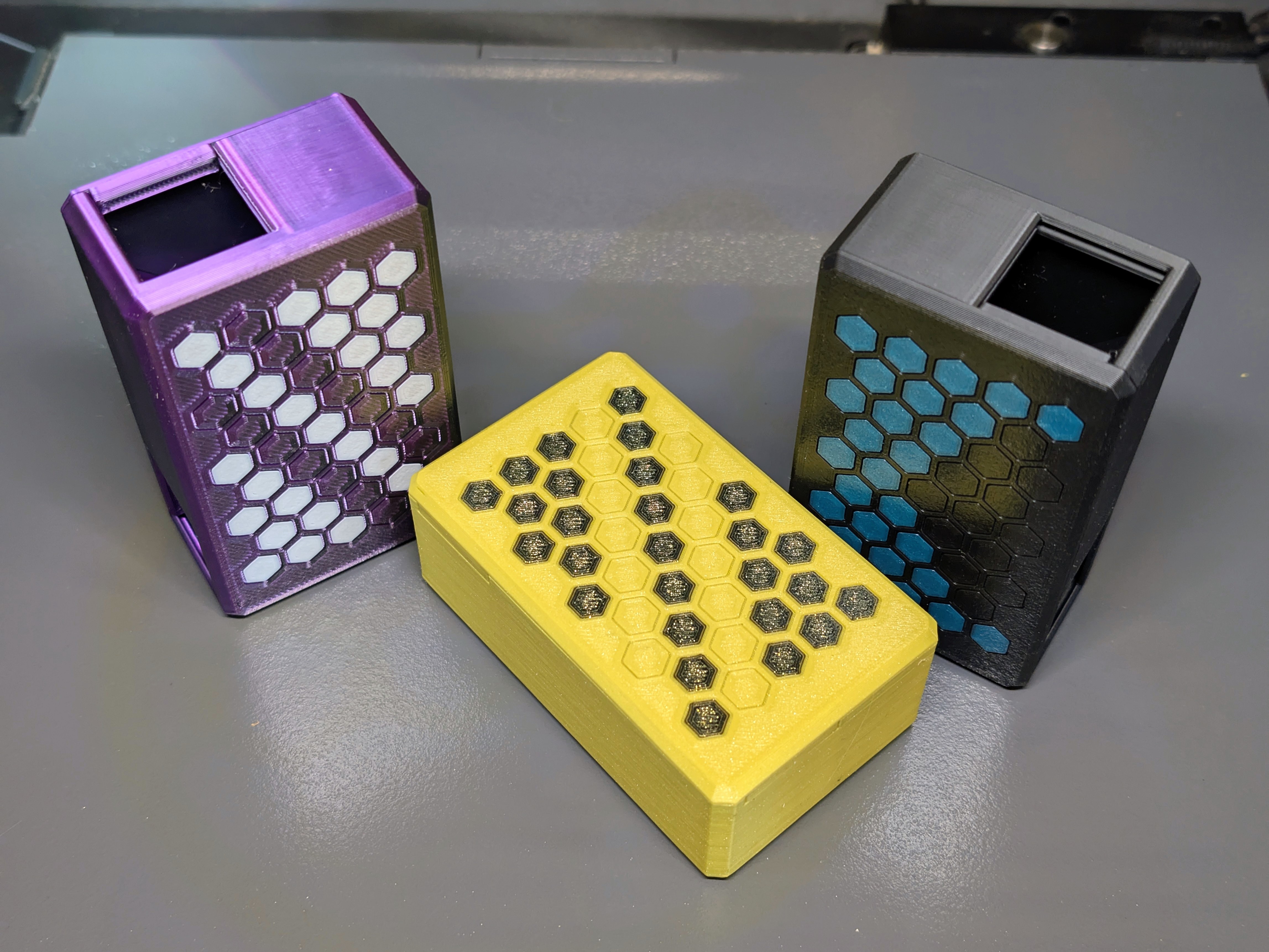 Miniatura 4 do modelo 3D Simple dice box/tower
