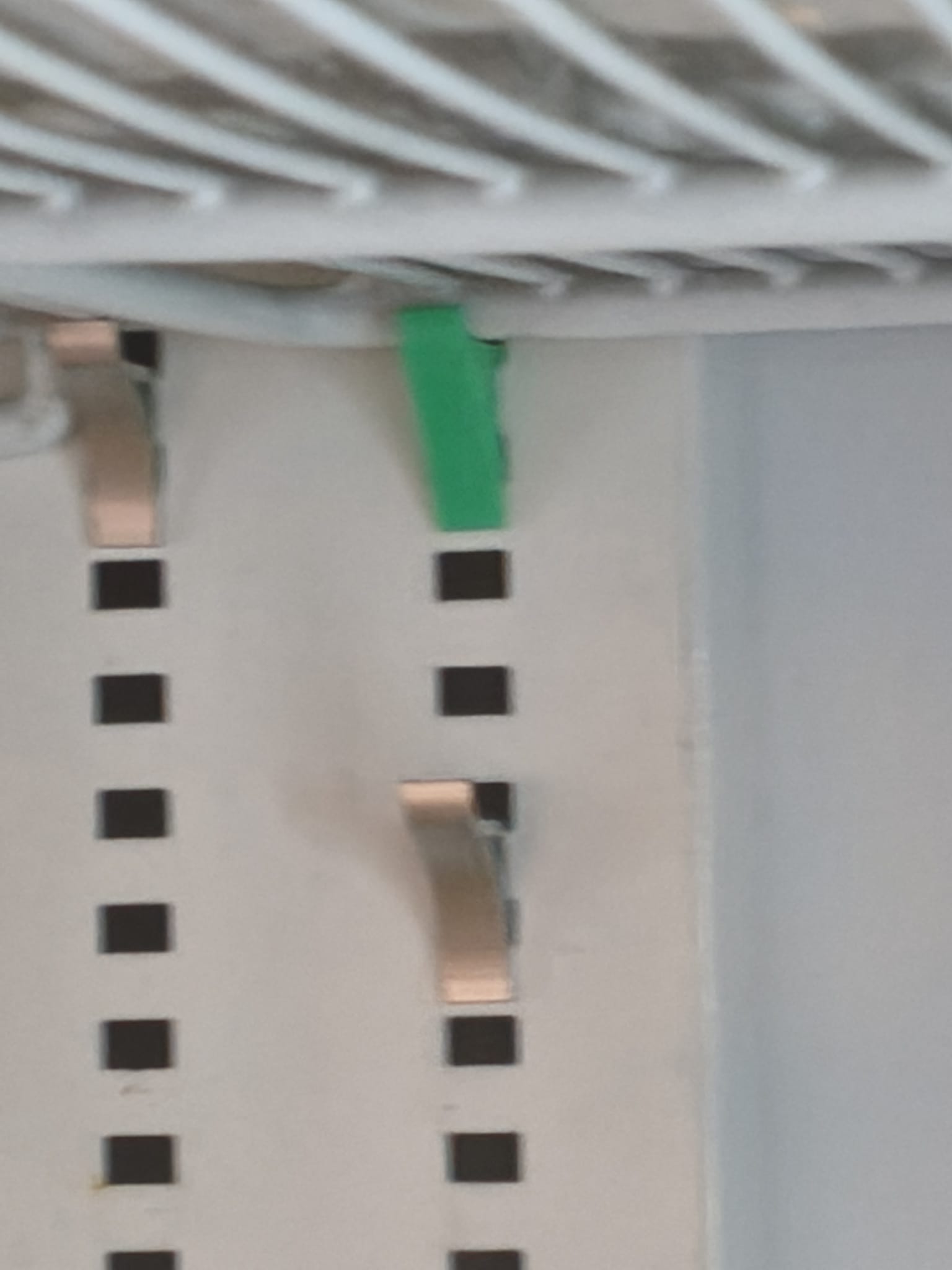 "Bar Fridge" rack support bracket